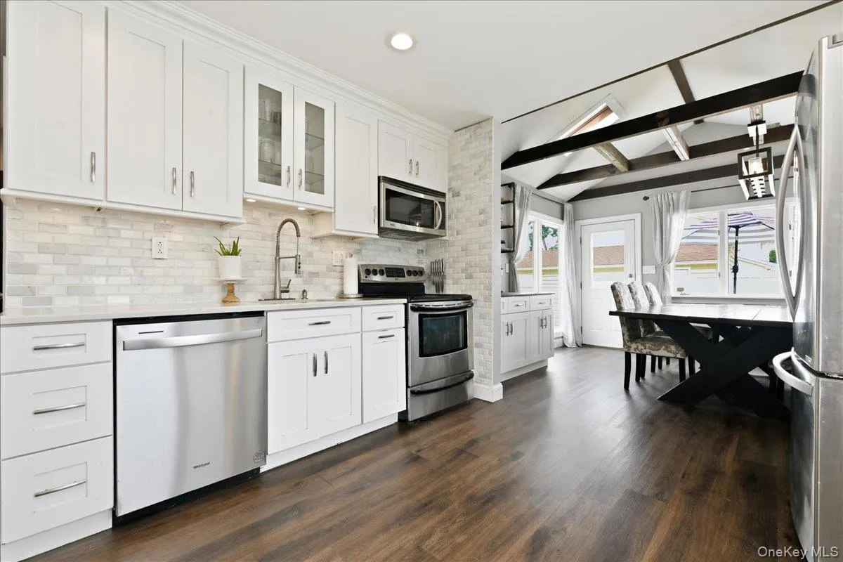 626 Central Avenue, Oyster Bay, NY, 3 Bedrooms Bedrooms, 7 Rooms Rooms,1 BathroomBathrooms,Residential,For Rent,Central,0,1044947 626 Central Avenue, Oyster Bay, NY, 3 Bedrooms Bedrooms, 7 Rooms Rooms,1 BathroomBathrooms,Residential,For Rent,Central,0,1044947