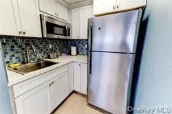 170 Broadway, Long Beach, NY, 1 Bedroom Bedrooms, 3 Rooms Rooms,1 BathroomBathrooms,Residential Lease,For Rent,Broadway,0,1044953 170 Broadway, Long Beach, NY, 1 Bedroom Bedrooms, 3 Rooms Rooms,1 BathroomBathrooms,Residential Lease,For Rent,Broadway,0,1044953