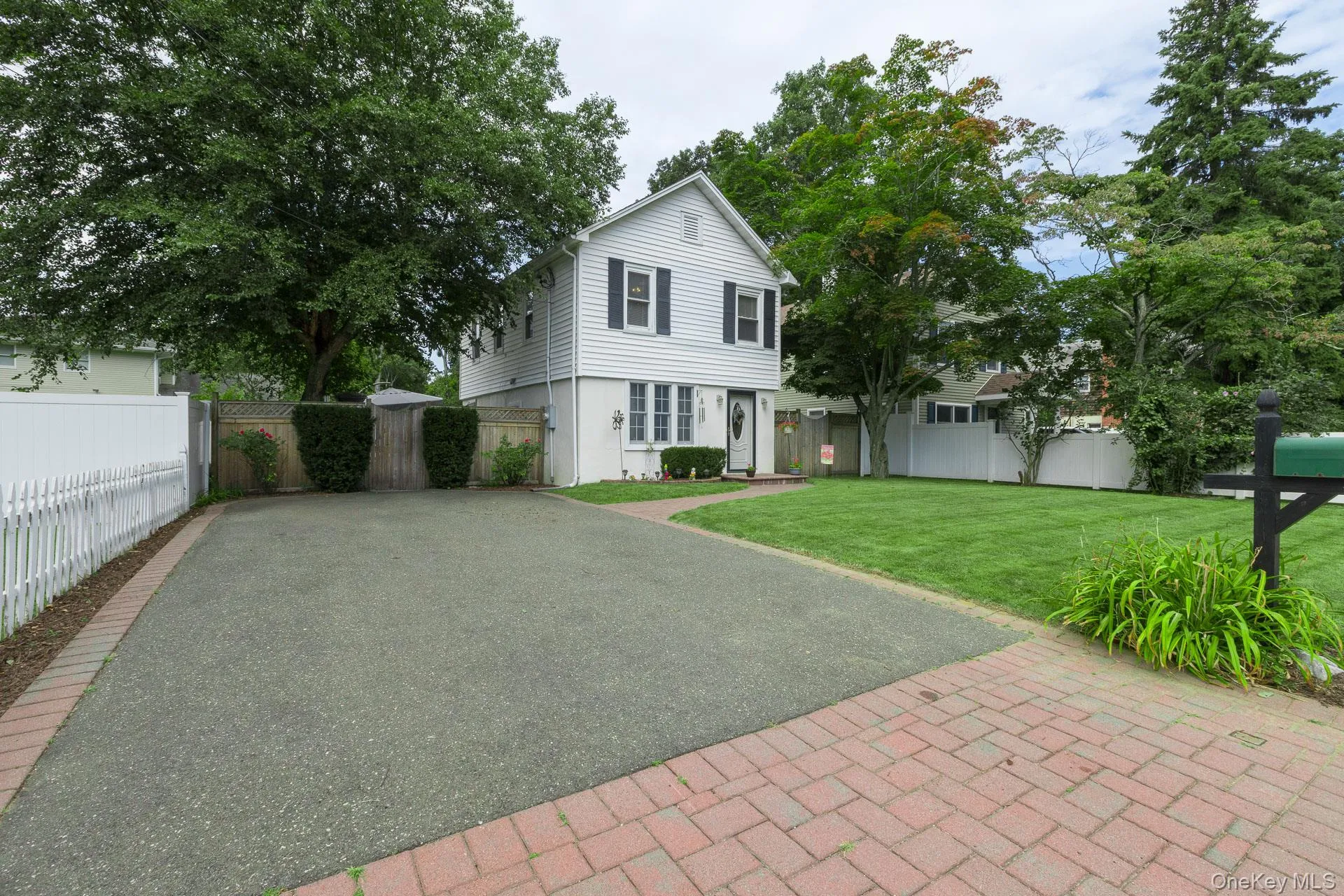 314 6th Avenue, Smithtown, NY, 3 Bedrooms Bedrooms, 5 Rooms Rooms,1 BathroomBathrooms,Residential,For Rent,6th,0,1044955 314 6th Avenue, Smithtown, NY, 3 Bedrooms Bedrooms, 5 Rooms Rooms,1 BathroomBathrooms,Residential,For Rent,6th,0,1044955