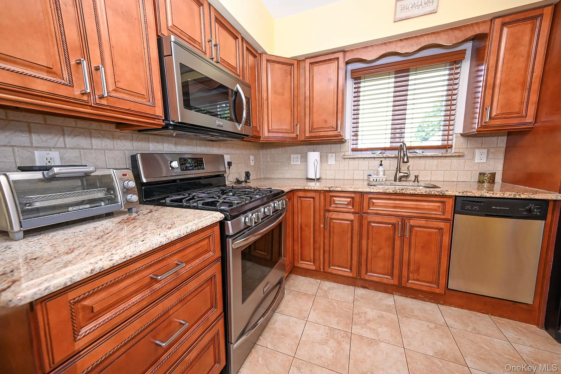 1073 Hancock Avenue, Hempstead, NY, 2 Bedrooms Bedrooms, 6 Rooms Rooms,1 BathroomBathrooms,Residential,For Rent,Hancock,0,1044956 1073 Hancock Avenue, Hempstead, NY, 2 Bedrooms Bedrooms, 6 Rooms Rooms,1 BathroomBathrooms,Residential,For Rent,Hancock,0,1044956