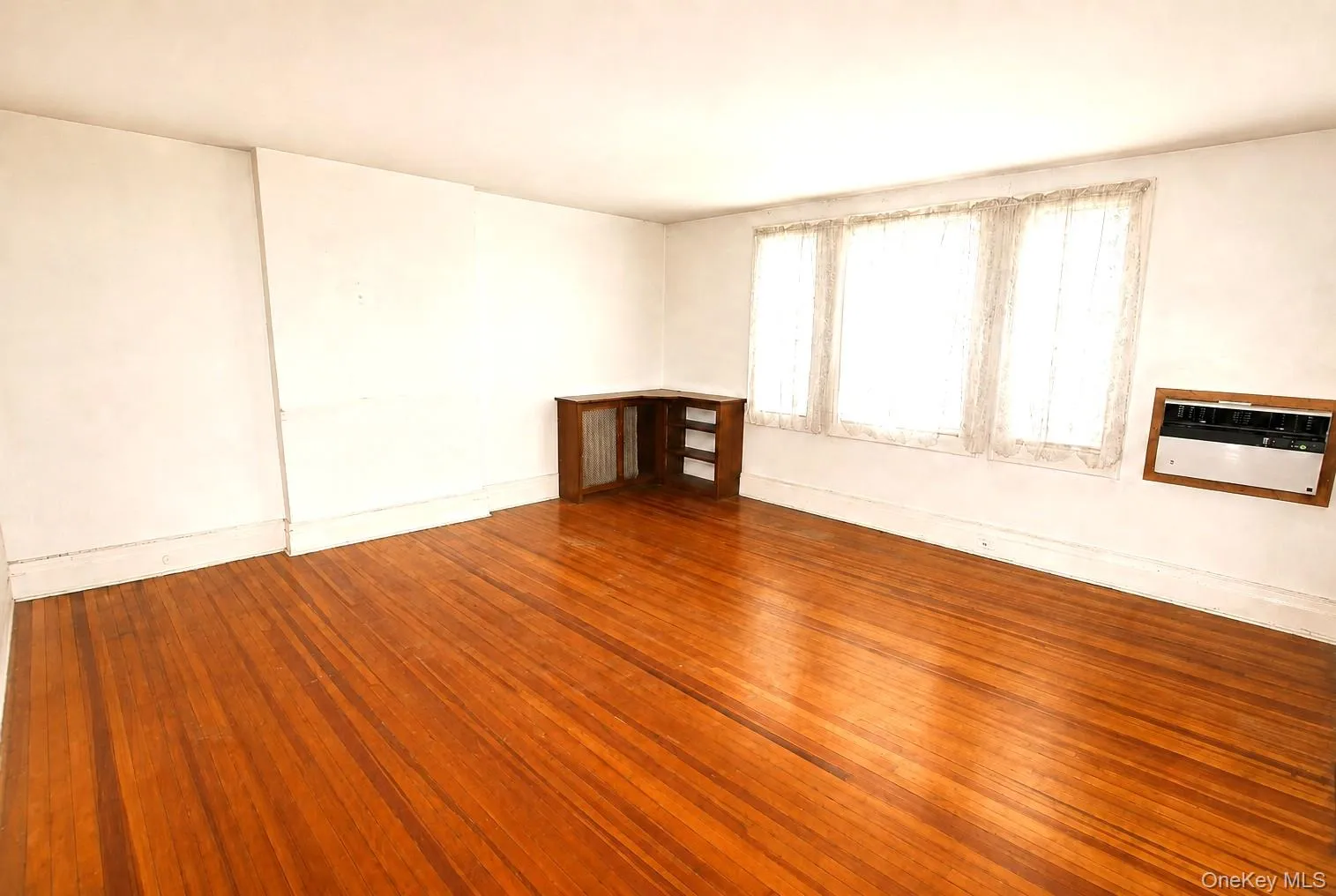 52 Slocum Crescent, New York, NY, 4 Bedrooms Bedrooms, 7 Rooms Rooms,2 BathroomsBathrooms,Residential,For Rent,Slocum,0,1044959 52 Slocum Crescent, New York, NY, 4 Bedrooms Bedrooms, 7 Rooms Rooms,2 BathroomsBathrooms,Residential,For Rent,Slocum,0,1044959