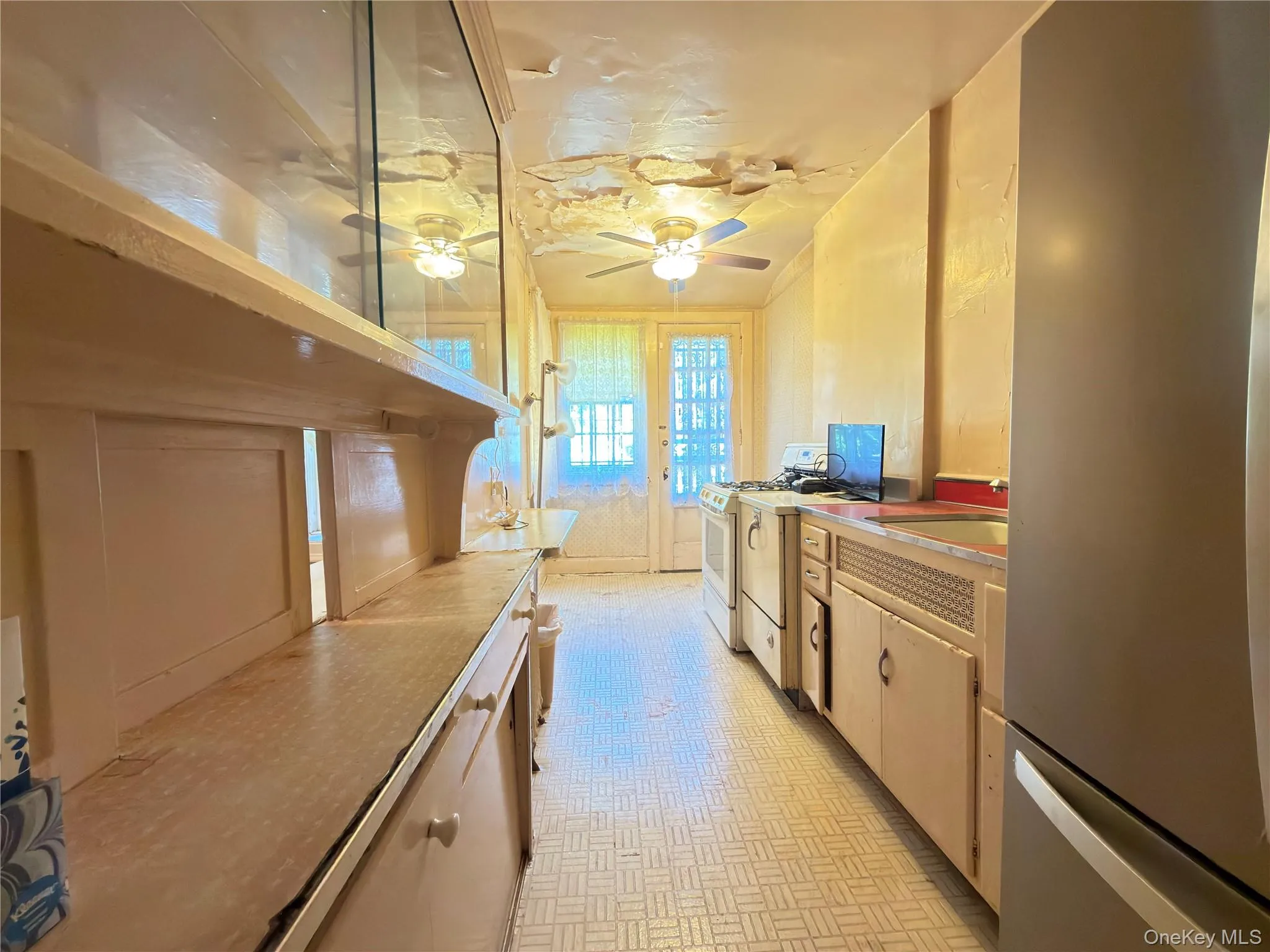 52 Slocum Crescent, New York, NY, 4 Bedrooms Bedrooms, 7 Rooms Rooms,2 BathroomsBathrooms,Residential,For Rent,Slocum,0,1044959 52 Slocum Crescent, New York, NY, 4 Bedrooms Bedrooms, 7 Rooms Rooms,2 BathroomsBathrooms,Residential,For Rent,Slocum,0,1044959