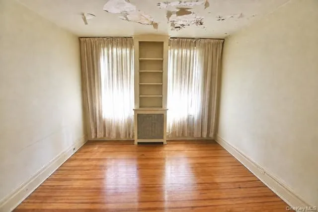 52 Slocum Crescent, New York, NY, 4 Bedrooms Bedrooms, 7 Rooms Rooms,2 BathroomsBathrooms,Residential,For Rent,Slocum,0,1044959 52 Slocum Crescent, New York, NY, 4 Bedrooms Bedrooms, 7 Rooms Rooms,2 BathroomsBathrooms,Residential,For Rent,Slocum,0,1044959