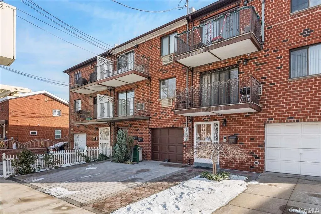 70-12 Caldwell Avenue, New York, NY, 3 Bedrooms Bedrooms, 6 Rooms Rooms,2 BathroomsBathrooms,Residential Lease,For Rent,Caldwell,0,1044967 70-12 Caldwell Avenue, New York, NY, 3 Bedrooms Bedrooms, 6 Rooms Rooms,2 BathroomsBathrooms,Residential Lease,For Rent,Caldwell,0,1044967