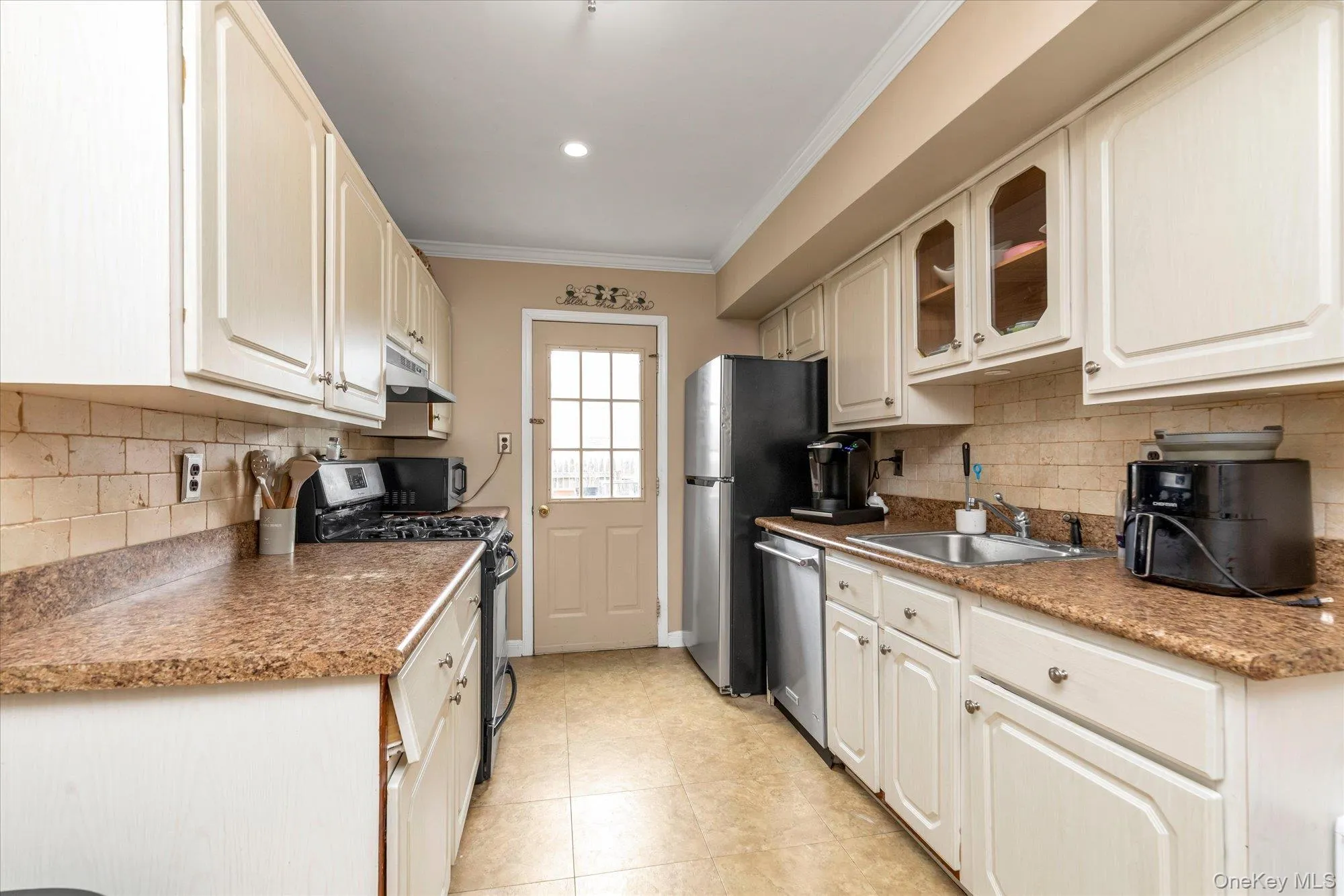 88 Valley Stream Boulevard, Hempstead, NY, 3 Bedrooms Bedrooms, 8 Rooms Rooms,1 BathroomBathrooms,Residential,For Rent,Valley Stream,0,1044993 88 Valley Stream Boulevard, Hempstead, NY, 3 Bedrooms Bedrooms, 8 Rooms Rooms,1 BathroomBathrooms,Residential,For Rent,Valley Stream,0,1044993