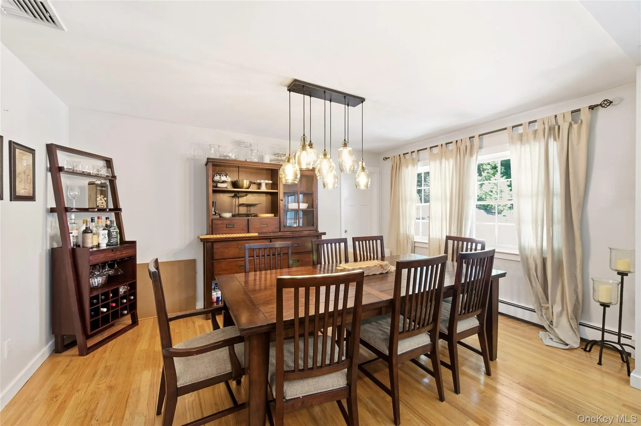 30 Cove Road, Huntington, NY, 4 Bedrooms Bedrooms, 8 Rooms Rooms,3 BathroomsBathrooms,Residential,For Rent,Cove,0,1044995 30 Cove Road, Huntington, NY, 4 Bedrooms Bedrooms, 8 Rooms Rooms,3 BathroomsBathrooms,Residential,For Rent,Cove,0,1044995