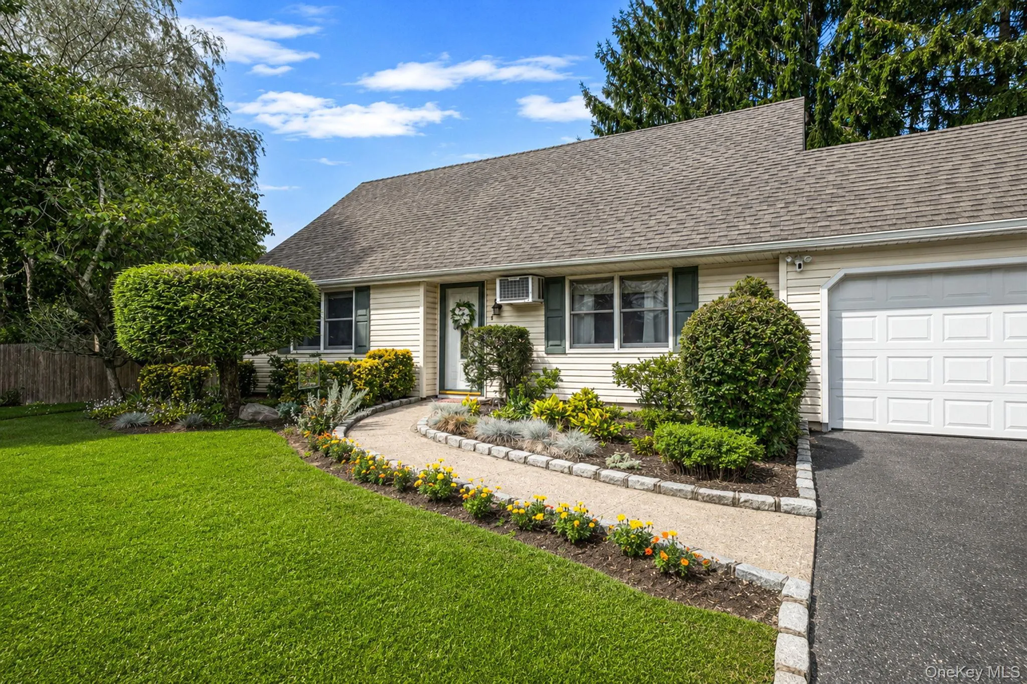 4 Highview Lane, Brookhaven, NY, 3 Bedrooms Bedrooms, 6 Rooms Rooms,2 BathroomsBathrooms,Residential,For Rent,Highview,0,1044997 4 Highview Lane, Brookhaven, NY, 3 Bedrooms Bedrooms, 6 Rooms Rooms,2 BathroomsBathrooms,Residential,For Rent,Highview,0,1044997