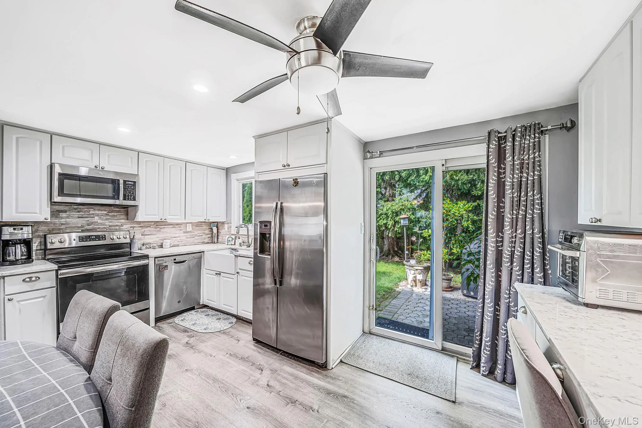 4 Highview Lane, Brookhaven, NY, 3 Bedrooms Bedrooms, 6 Rooms Rooms,2 BathroomsBathrooms,Residential,For Rent,Highview,0,1044997 4 Highview Lane, Brookhaven, NY, 3 Bedrooms Bedrooms, 6 Rooms Rooms,2 BathroomsBathrooms,Residential,For Rent,Highview,0,1044997