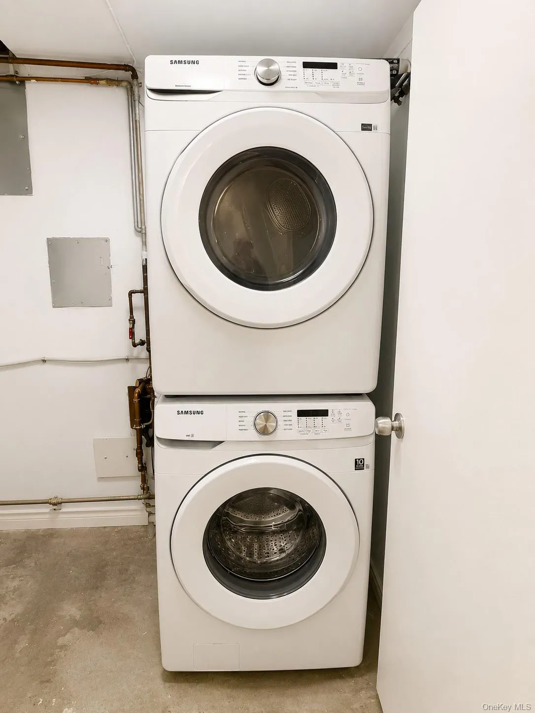 7 Pine Street, Oyster Bay, NY, 4 Bedrooms Bedrooms, 7 Rooms Rooms,2 BathroomsBathrooms,Residential Lease,For Rent,Pine,0,1045004 7 Pine Street, Oyster Bay, NY, 4 Bedrooms Bedrooms, 7 Rooms Rooms,2 BathroomsBathrooms,Residential Lease,For Rent,Pine,0,1045004