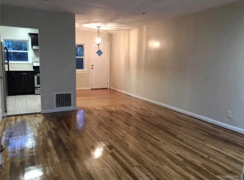 15011 Arlington Terrace, New York, NY, 3 Bedrooms Bedrooms, 6 Rooms Rooms,2 BathroomsBathrooms,Residential,For Rent,Arlington,0,1045008 15011 Arlington Terrace, New York, NY, 3 Bedrooms Bedrooms, 6 Rooms Rooms,2 BathroomsBathrooms,Residential,For Rent,Arlington,0,1045008