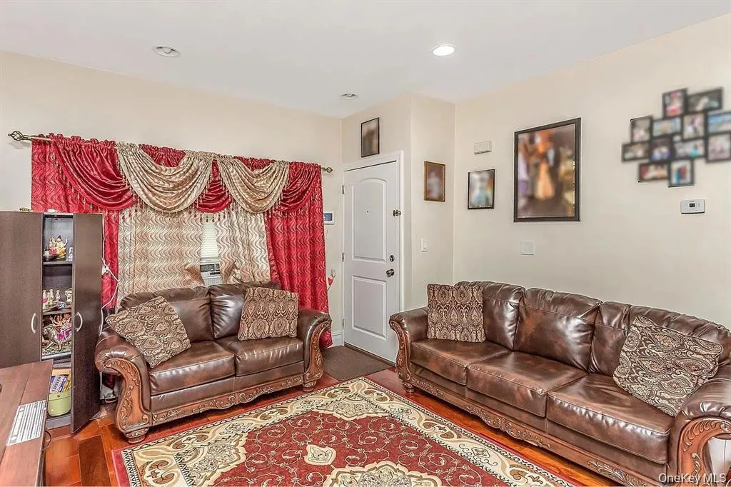 16013 Conduit Avenue, New York, NY, 1 Bedroom Bedrooms, 3 Rooms Rooms,1 BathroomBathrooms,Residential Lease,For Rent,Conduit,0,1045009 16013 Conduit Avenue, New York, NY, 1 Bedroom Bedrooms, 3 Rooms Rooms,1 BathroomBathrooms,Residential Lease,For Rent,Conduit,0,1045009