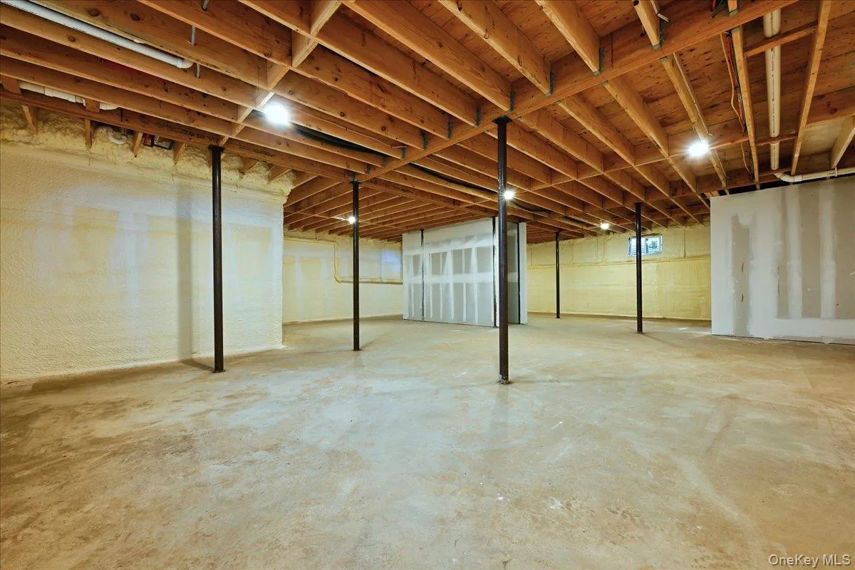 27 Poppy Lane, Hempstead, NY, 5 Bedrooms Bedrooms, 12 Rooms Rooms,4 BathroomsBathrooms,Residential,For Rent,Poppy Lane,0,1045014 27 Poppy Lane, Hempstead, NY, 5 Bedrooms Bedrooms, 12 Rooms Rooms,4 BathroomsBathrooms,Residential,For Rent,Poppy Lane,0,1045014