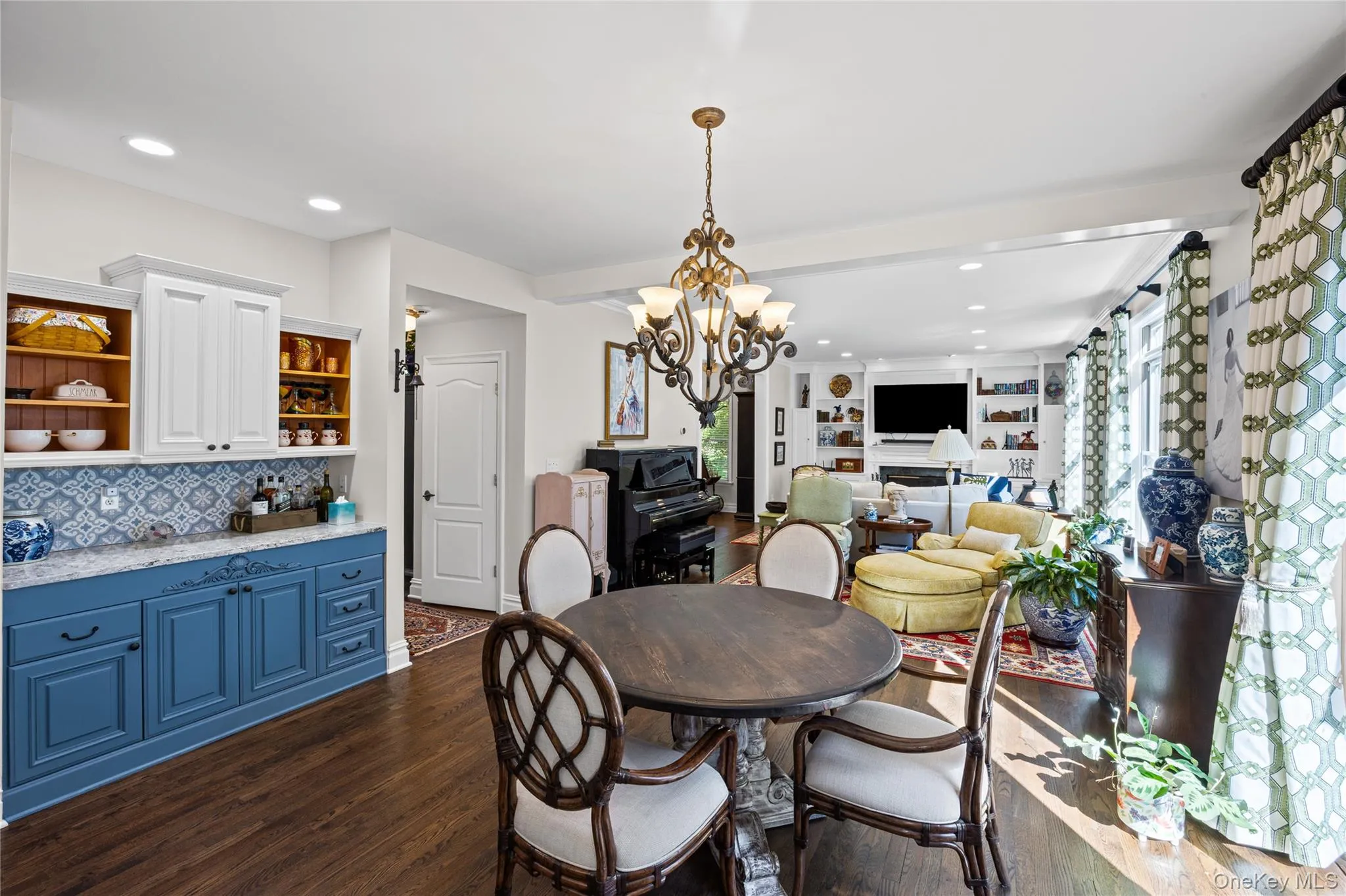 28 Apricot Road, Brookhaven, NY, 5 Bedrooms Bedrooms, 9 Rooms Rooms,3 BathroomsBathrooms,Residential,For Rent,Apricot,0,1045015 28 Apricot Road, Brookhaven, NY, 5 Bedrooms Bedrooms, 9 Rooms Rooms,3 BathroomsBathrooms,Residential,For Rent,Apricot,0,1045015