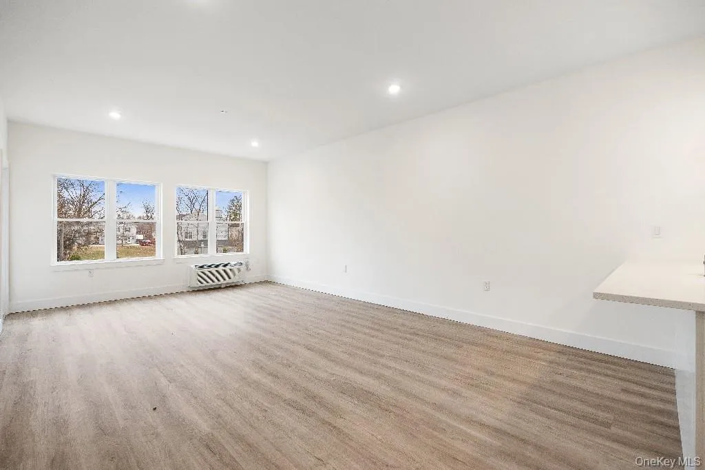 Spare room with a wall unit AC Spare room with a wall unit AC