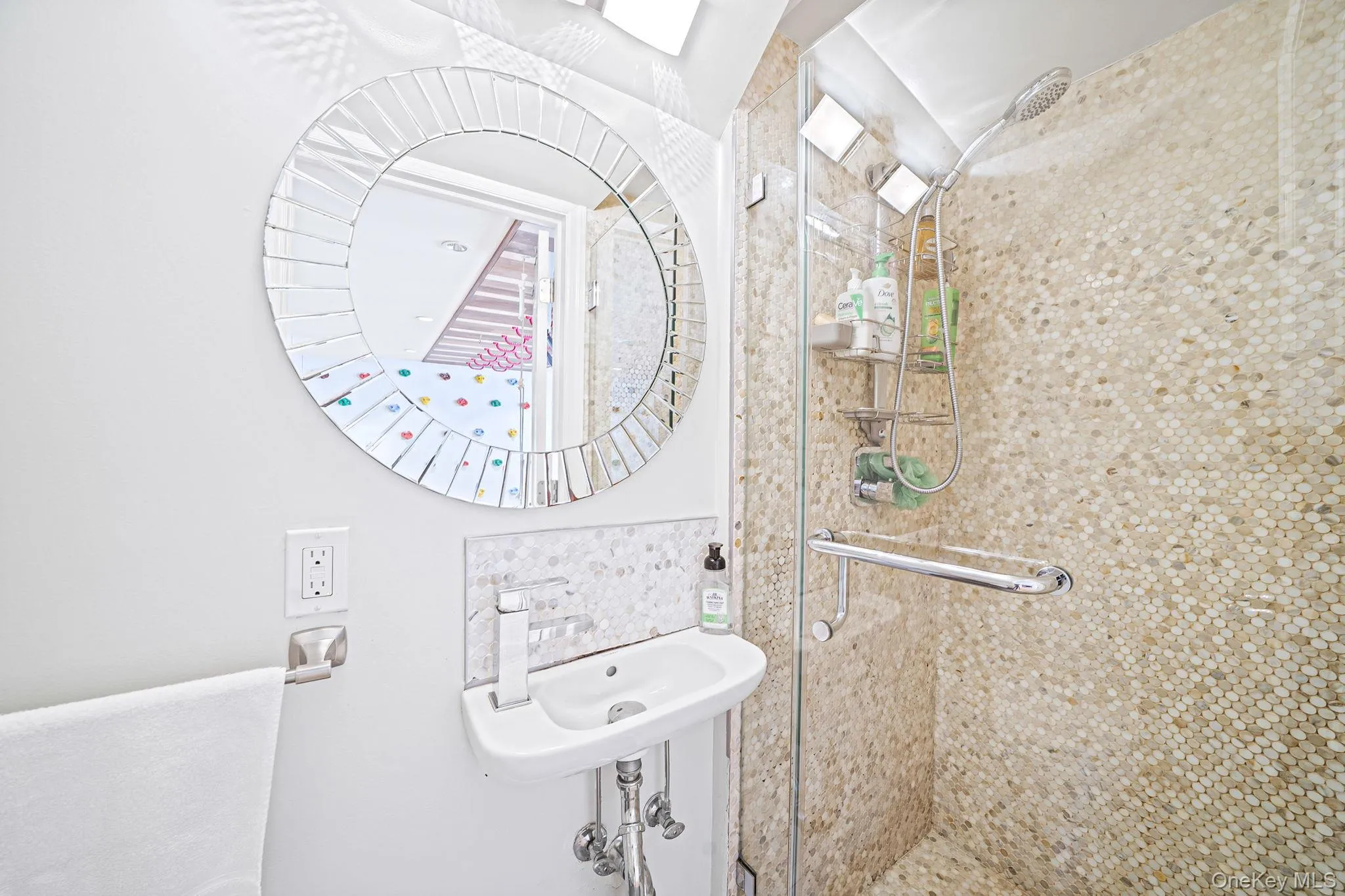 63-27 72nd Street, New York, NY, 3 Bedrooms Bedrooms, 6 Rooms Rooms,2 BathroomsBathrooms,Residential,For Rent,72nd,0,1045028 63-27 72nd Street, New York, NY, 3 Bedrooms Bedrooms, 6 Rooms Rooms,2 BathroomsBathrooms,Residential,For Rent,72nd,0,1045028