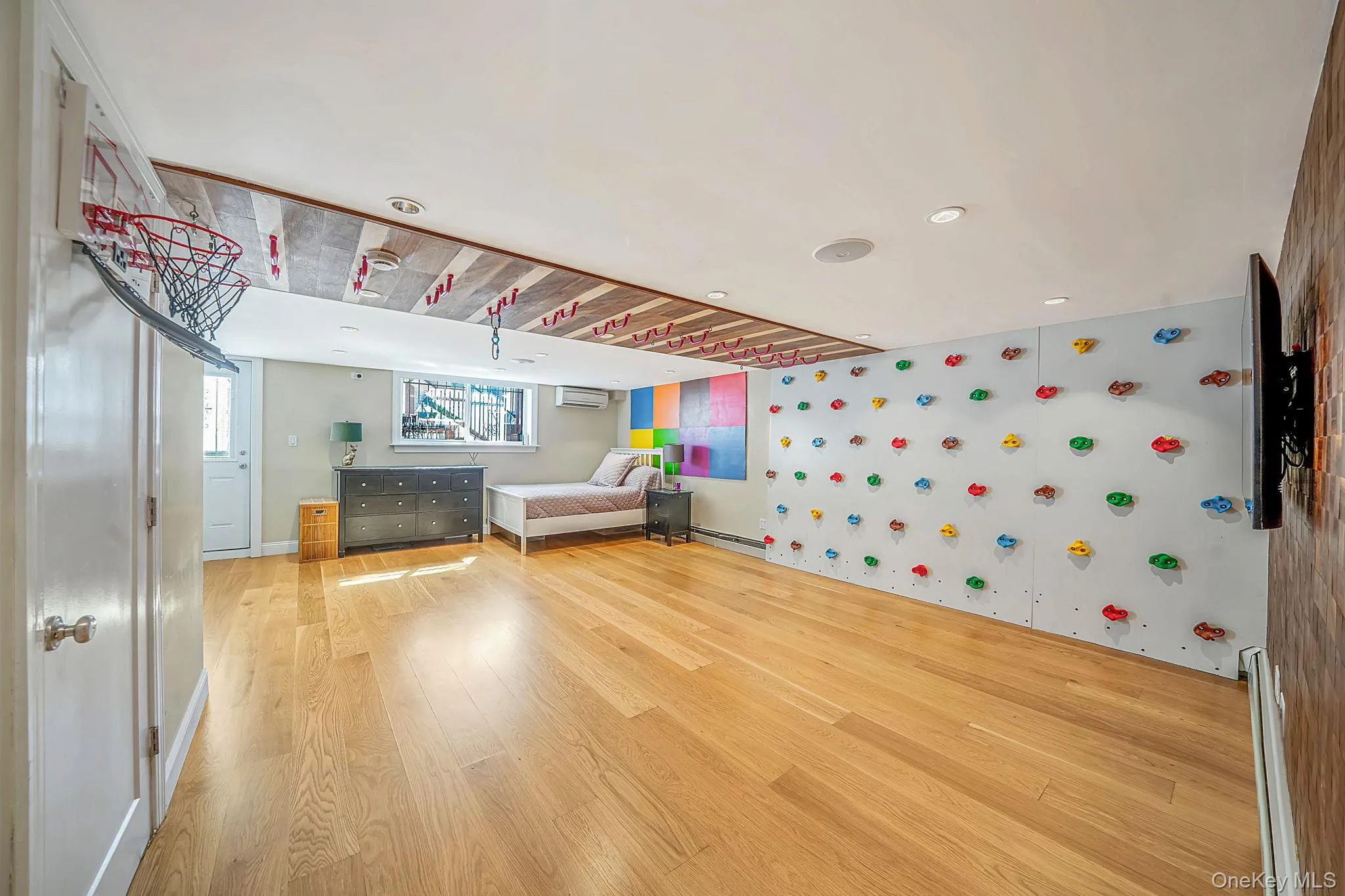63-27 72nd Street, New York, NY, 3 Bedrooms Bedrooms, 6 Rooms Rooms,2 BathroomsBathrooms,Residential,For Rent,72nd,0,1045028 63-27 72nd Street, New York, NY, 3 Bedrooms Bedrooms, 6 Rooms Rooms,2 BathroomsBathrooms,Residential,For Rent,72nd,0,1045028