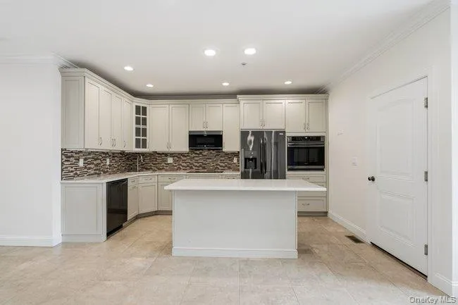 11 Halley Drive, Brookhaven, NY, 2 Bedrooms Bedrooms, 3 Rooms Rooms,2 BathroomsBathrooms,Residential,For Rent,Halley,0,1045032 11 Halley Drive, Brookhaven, NY, 2 Bedrooms Bedrooms, 3 Rooms Rooms,2 BathroomsBathrooms,Residential,For Rent,Halley,0,1045032
