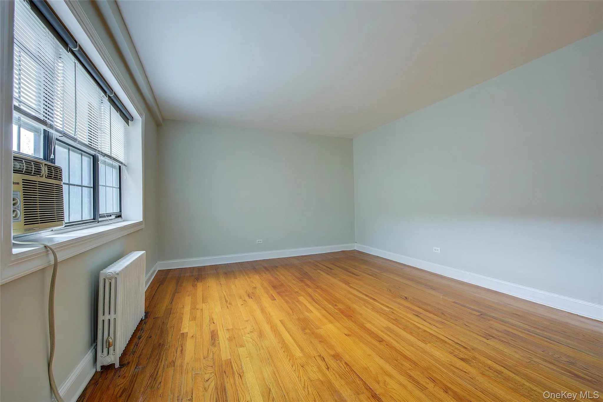 78-35 147th Street, New York, NY, 1 Bedroom Bedrooms, 3 Rooms Rooms,1 BathroomBathrooms,Residential,For Rent,147th,0,1045050 78-35 147th Street, New York, NY, 1 Bedroom Bedrooms, 3 Rooms Rooms,1 BathroomBathrooms,Residential,For Rent,147th,0,1045050