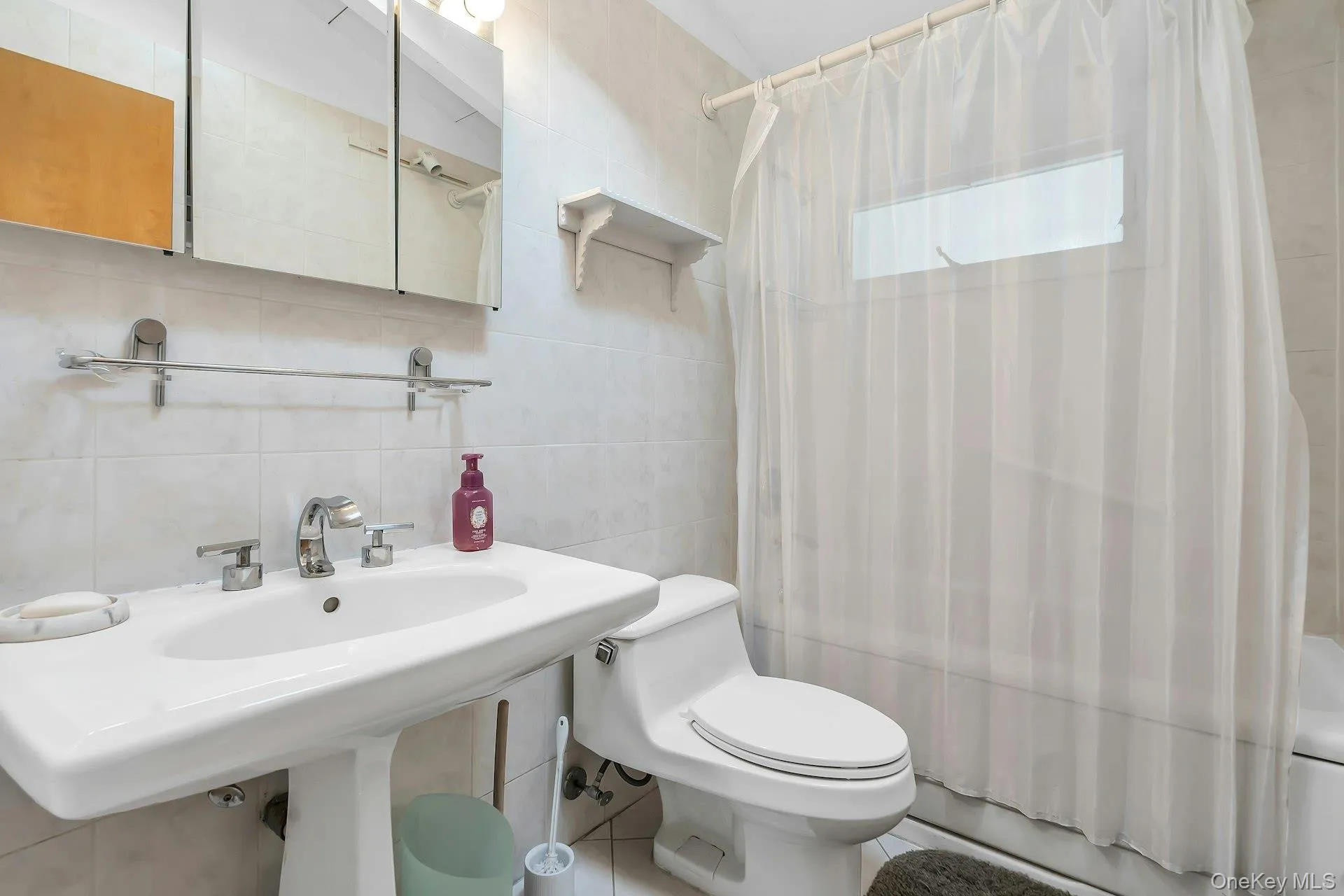 23 Redleaf Lane, Smithtown, NY, 4 Bedrooms Bedrooms, 8 Rooms Rooms,2 BathroomsBathrooms,Residential,For Rent,Redleaf,0,1045064 23 Redleaf Lane, Smithtown, NY, 4 Bedrooms Bedrooms, 8 Rooms Rooms,2 BathroomsBathrooms,Residential,For Rent,Redleaf,0,1045064