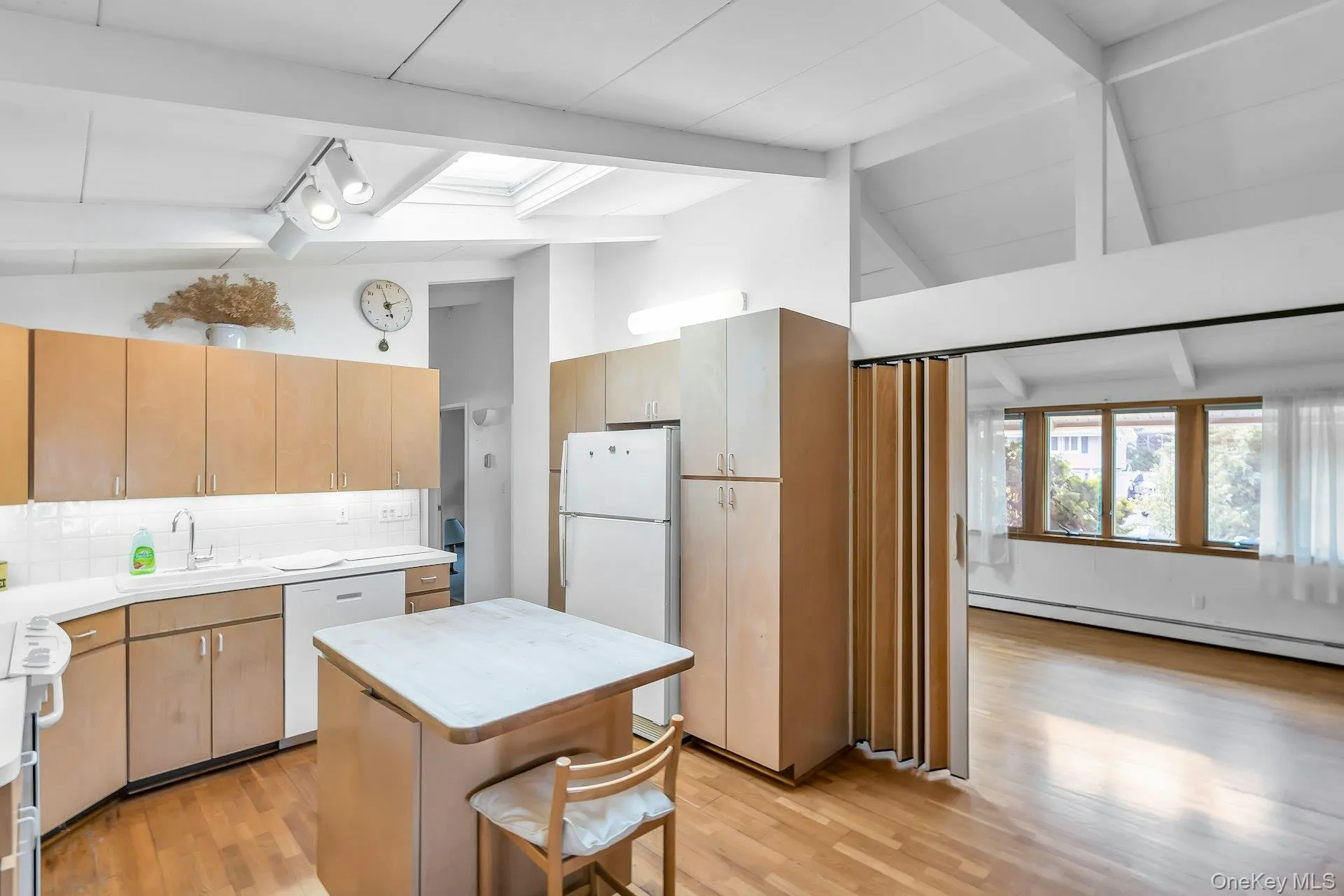 23 Redleaf Lane, Smithtown, NY, 4 Bedrooms Bedrooms, 8 Rooms Rooms,2 BathroomsBathrooms,Residential,For Rent,Redleaf,0,1045064 23 Redleaf Lane, Smithtown, NY, 4 Bedrooms Bedrooms, 8 Rooms Rooms,2 BathroomsBathrooms,Residential,For Rent,Redleaf,0,1045064