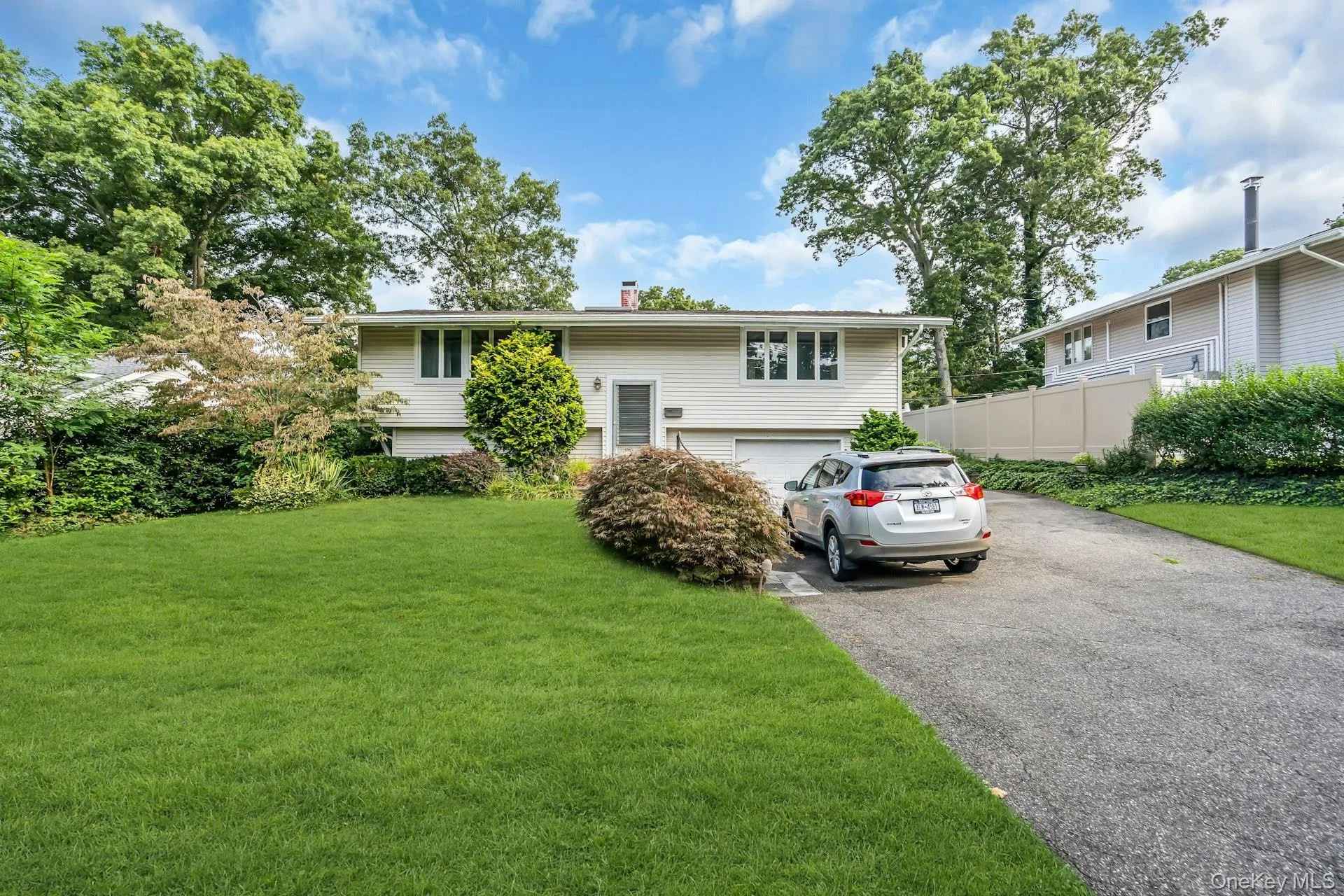 23 Redleaf Lane, Smithtown, NY, 4 Bedrooms Bedrooms, 8 Rooms Rooms,2 BathroomsBathrooms,Residential,For Rent,Redleaf,0,1045064 23 Redleaf Lane, Smithtown, NY, 4 Bedrooms Bedrooms, 8 Rooms Rooms,2 BathroomsBathrooms,Residential,For Rent,Redleaf,0,1045064
