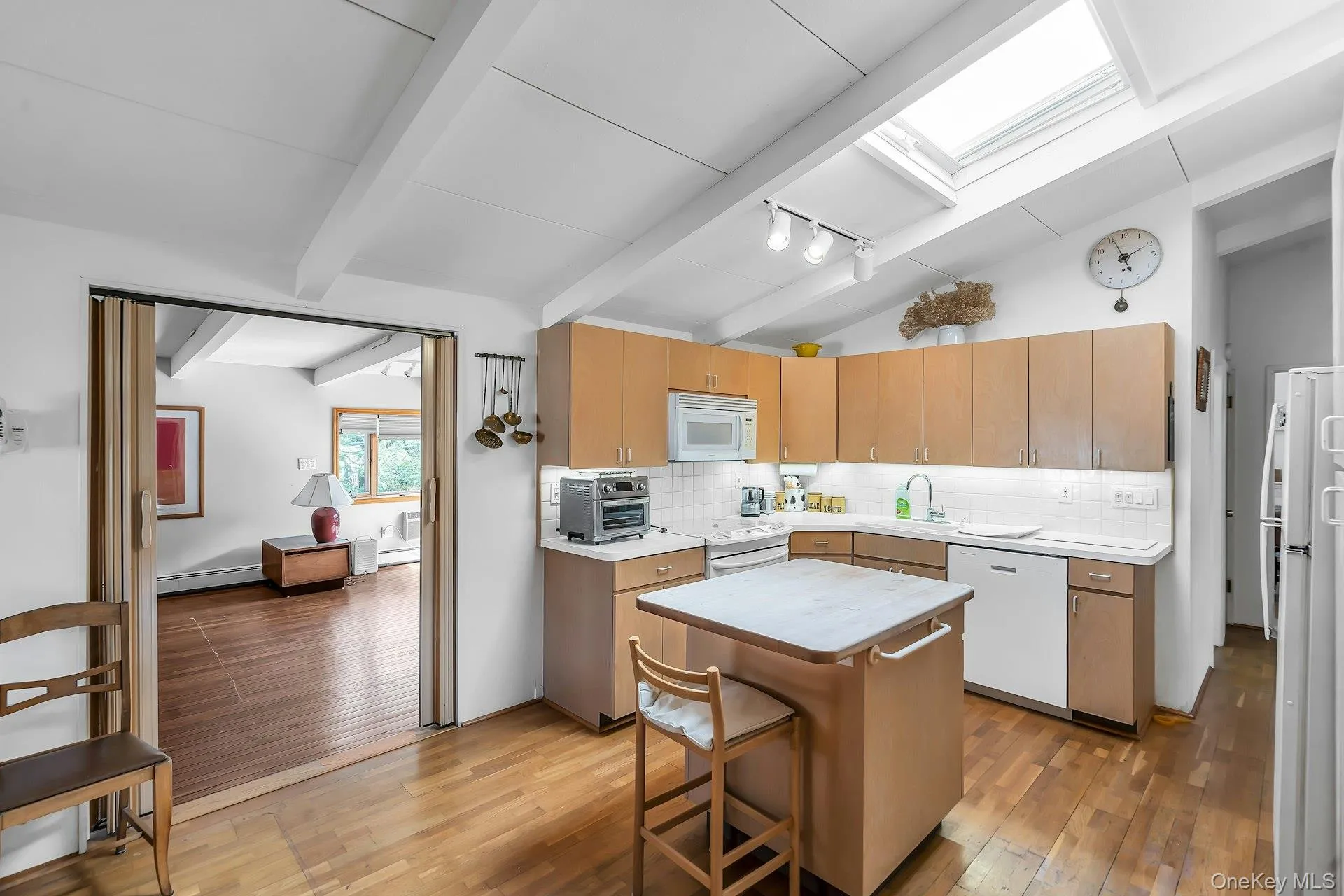 23 Redleaf Lane, Smithtown, NY, 4 Bedrooms Bedrooms, 8 Rooms Rooms,2 BathroomsBathrooms,Residential,For Rent,Redleaf,0,1045064 23 Redleaf Lane, Smithtown, NY, 4 Bedrooms Bedrooms, 8 Rooms Rooms,2 BathroomsBathrooms,Residential,For Rent,Redleaf,0,1045064