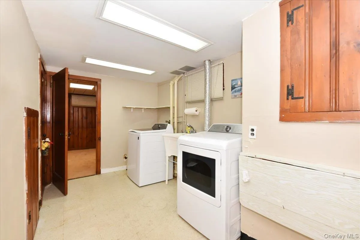 7503 196th Street, New York, NY, 3 Bedrooms Bedrooms, 6 Rooms Rooms,2 BathroomsBathrooms,Residential Lease,For Rent,196th,0,1045065 7503 196th Street, New York, NY, 3 Bedrooms Bedrooms, 6 Rooms Rooms,2 BathroomsBathrooms,Residential Lease,For Rent,196th,0,1045065