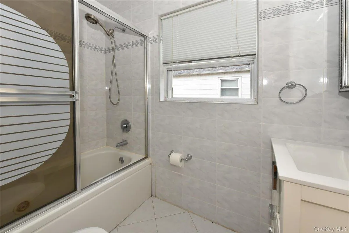 7503 196th Street, New York, NY, 3 Bedrooms Bedrooms, 6 Rooms Rooms,2 BathroomsBathrooms,Residential Lease,For Rent,196th,0,1045065 7503 196th Street, New York, NY, 3 Bedrooms Bedrooms, 6 Rooms Rooms,2 BathroomsBathrooms,Residential Lease,For Rent,196th,0,1045065