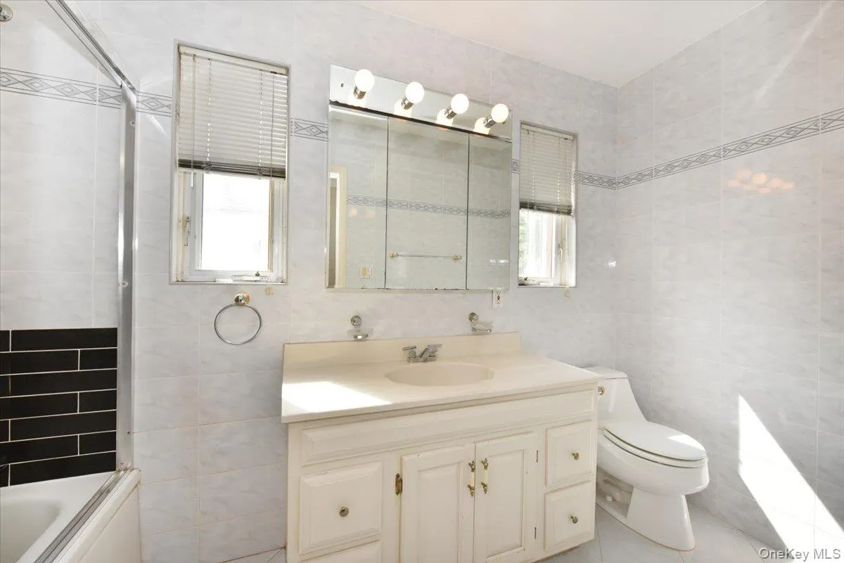 7503 196th Street, New York, NY, 3 Bedrooms Bedrooms, 6 Rooms Rooms,2 BathroomsBathrooms,Residential Lease,For Rent,196th,0,1045065 7503 196th Street, New York, NY, 3 Bedrooms Bedrooms, 6 Rooms Rooms,2 BathroomsBathrooms,Residential Lease,For Rent,196th,0,1045065
