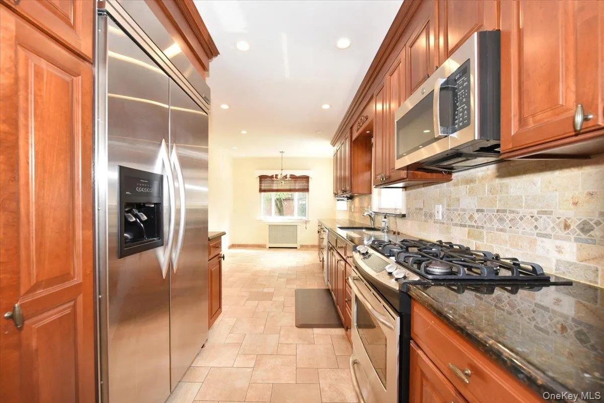 7503 196th Street, New York, NY, 3 Bedrooms Bedrooms, 6 Rooms Rooms,2 BathroomsBathrooms,Residential Lease,For Rent,196th,0,1045065 7503 196th Street, New York, NY, 3 Bedrooms Bedrooms, 6 Rooms Rooms,2 BathroomsBathrooms,Residential Lease,For Rent,196th,0,1045065