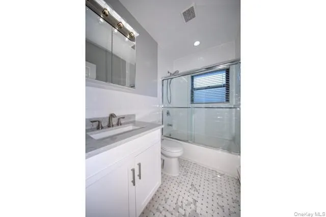 666 Fulton Street, Oyster Bay, NY, 1 Bedroom Bedrooms, 4 Rooms Rooms,1 BathroomBathrooms,Residential Lease,For Rent,Fulton,0,1045068 666 Fulton Street, Oyster Bay, NY, 1 Bedroom Bedrooms, 4 Rooms Rooms,1 BathroomBathrooms,Residential Lease,For Rent,Fulton,0,1045068