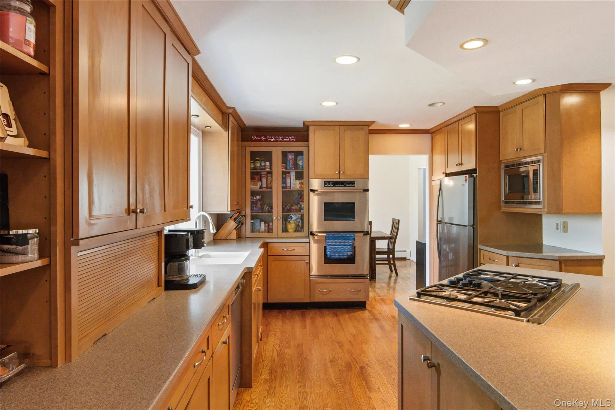 Double wall oven and lots of cabinets Double wall oven and lots of cabinets