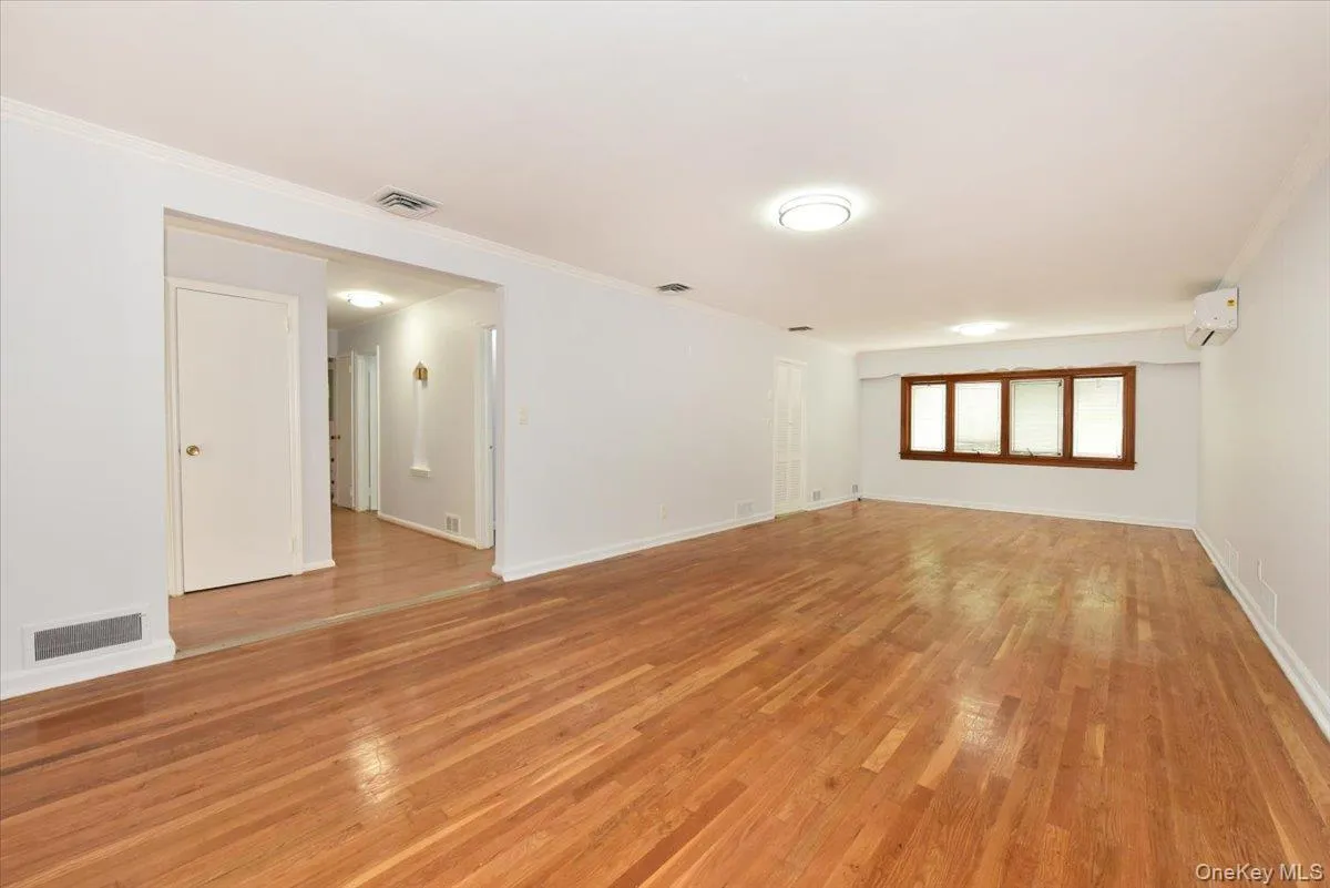 7515 196th Place, New York, NY, 4 Bedrooms Bedrooms, 7 Rooms Rooms,2 BathroomsBathrooms,Residential Lease,For Rent,196th,0,1045096 7515 196th Place, New York, NY, 4 Bedrooms Bedrooms, 7 Rooms Rooms,2 BathroomsBathrooms,Residential Lease,For Rent,196th,0,1045096