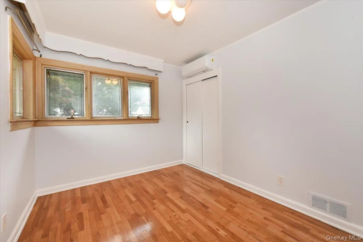 7515 196th Place, New York, NY, 4 Bedrooms Bedrooms, 7 Rooms Rooms,2 BathroomsBathrooms,Residential Lease,For Rent,196th,0,1045096 7515 196th Place, New York, NY, 4 Bedrooms Bedrooms, 7 Rooms Rooms,2 BathroomsBathrooms,Residential Lease,For Rent,196th,0,1045096
