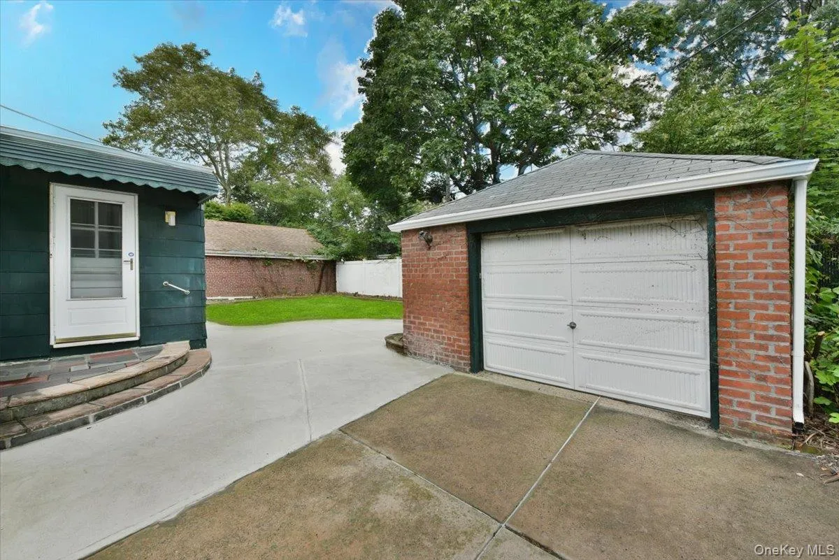7515 196th Place, New York, NY, 4 Bedrooms Bedrooms, 7 Rooms Rooms,2 BathroomsBathrooms,Residential Lease,For Rent,196th,0,1045096 7515 196th Place, New York, NY, 4 Bedrooms Bedrooms, 7 Rooms Rooms,2 BathroomsBathrooms,Residential Lease,For Rent,196th,0,1045096