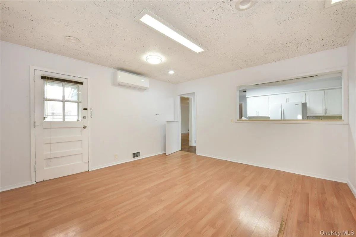 7515 196th Place, New York, NY, 4 Bedrooms Bedrooms, 7 Rooms Rooms,2 BathroomsBathrooms,Residential Lease,For Rent,196th,0,1045096 7515 196th Place, New York, NY, 4 Bedrooms Bedrooms, 7 Rooms Rooms,2 BathroomsBathrooms,Residential Lease,For Rent,196th,0,1045096