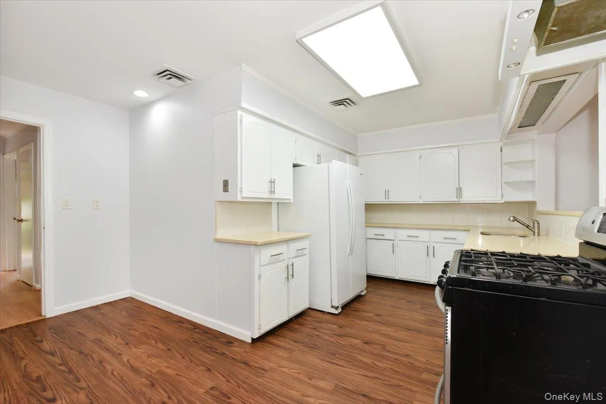 7515 196th Place, New York, NY, 4 Bedrooms Bedrooms, 7 Rooms Rooms,2 BathroomsBathrooms,Residential Lease,For Rent,196th,0,1045096 7515 196th Place, New York, NY, 4 Bedrooms Bedrooms, 7 Rooms Rooms,2 BathroomsBathrooms,Residential Lease,For Rent,196th,0,1045096
