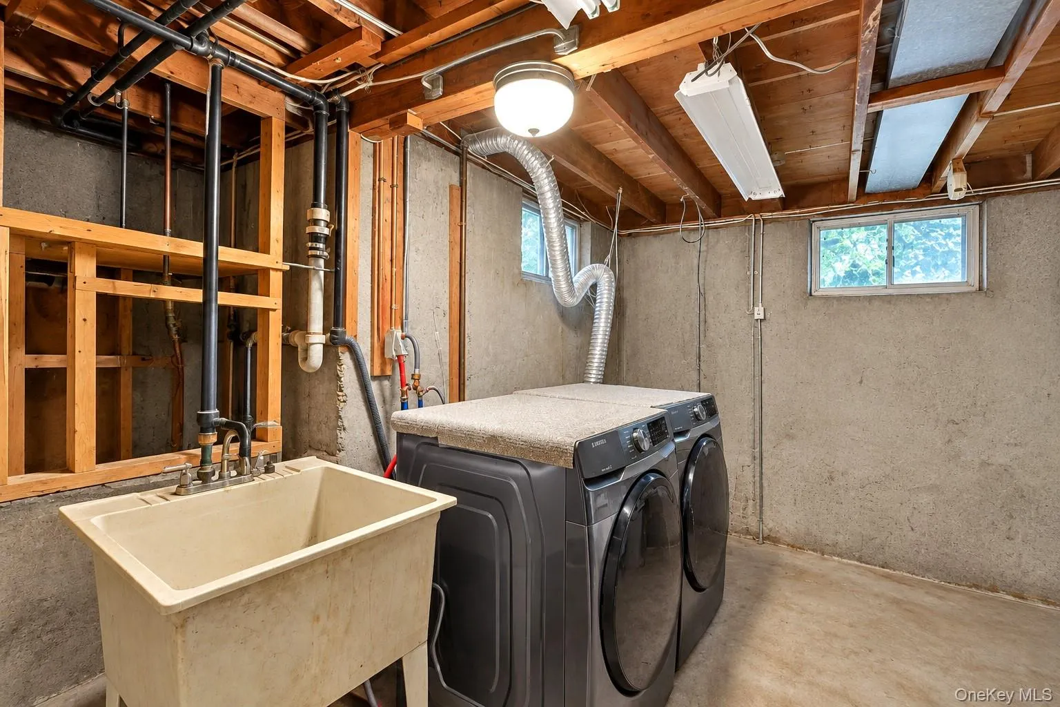 145 Thames Street, Brookhaven, NY, 3 Bedrooms Bedrooms, 9 Rooms Rooms,2 BathroomsBathrooms,Residential,For Rent,Thames,0,1045103 145 Thames Street, Brookhaven, NY, 3 Bedrooms Bedrooms, 9 Rooms Rooms,2 BathroomsBathrooms,Residential,For Rent,Thames,0,1045103