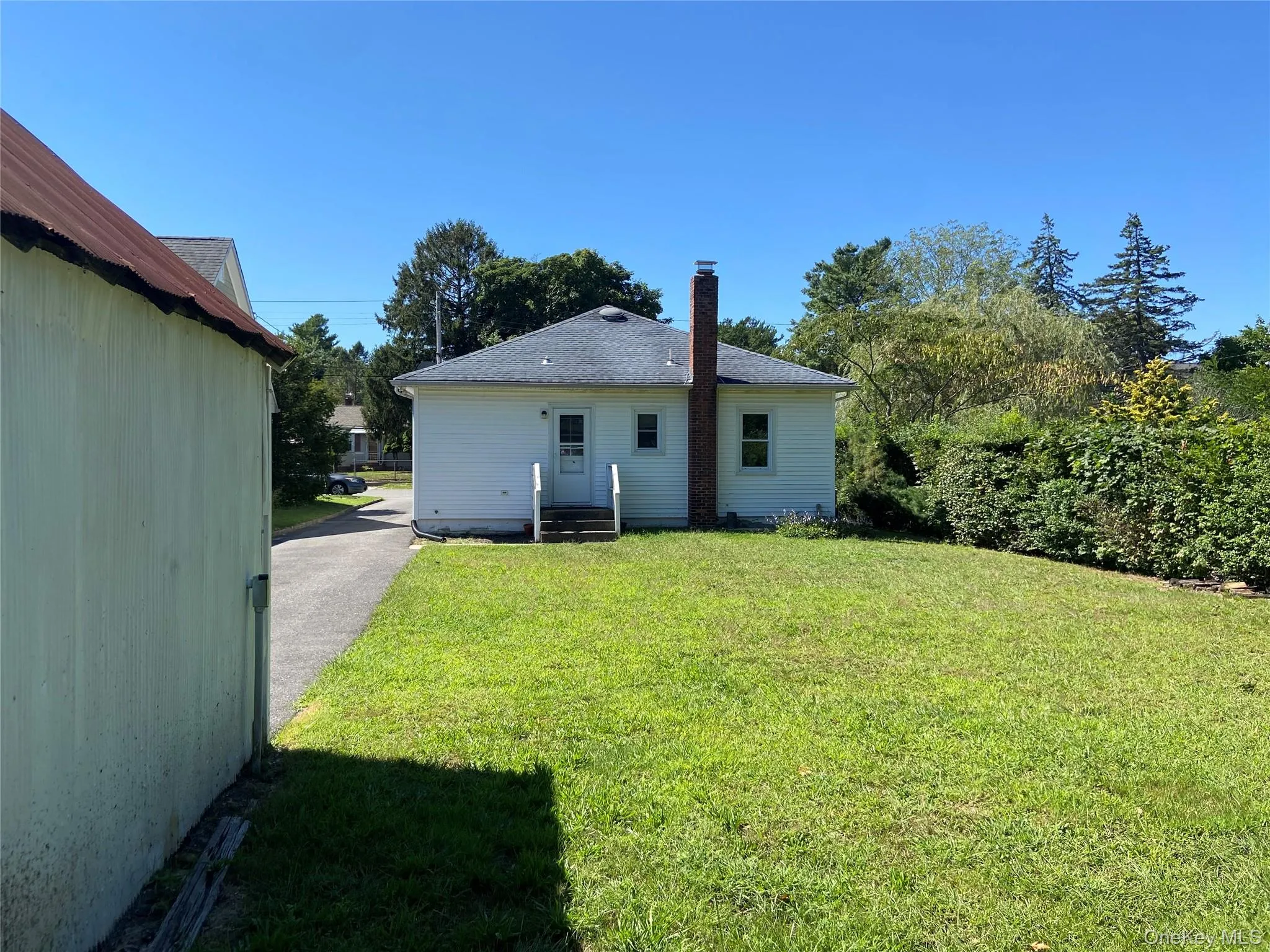 424 Sweezy Avenue, Riverhead, NY, 3 Bedrooms Bedrooms, 5 Rooms Rooms,1 BathroomBathrooms,Residential Lease,For Rent,Sweezy,0,1045107 424 Sweezy Avenue, Riverhead, NY, 3 Bedrooms Bedrooms, 5 Rooms Rooms,1 BathroomBathrooms,Residential Lease,For Rent,Sweezy,0,1045107