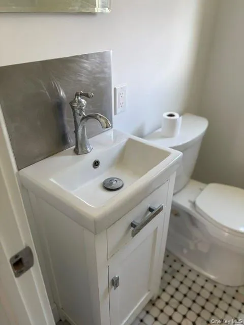 424 Sweezy Avenue, Riverhead, NY, 3 Bedrooms Bedrooms, 5 Rooms Rooms,1 BathroomBathrooms,Residential Lease,For Rent,Sweezy,0,1045107 424 Sweezy Avenue, Riverhead, NY, 3 Bedrooms Bedrooms, 5 Rooms Rooms,1 BathroomBathrooms,Residential Lease,For Rent,Sweezy,0,1045107
