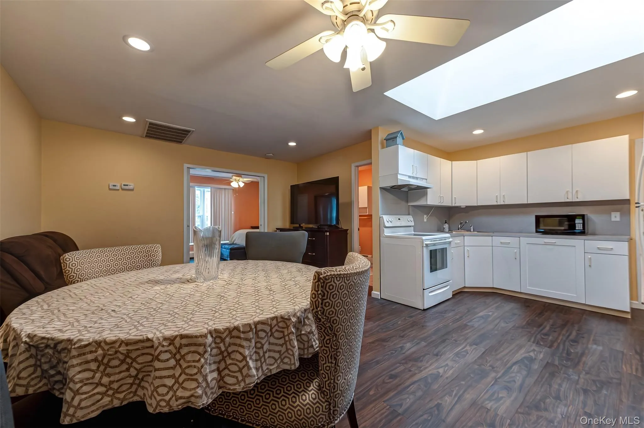 9 Elderwood Drive, Smithtown, NY, 5 Bedrooms Bedrooms, 13 Rooms Rooms,4 BathroomsBathrooms,Residential,For Rent,Elderwood,0,1045111 9 Elderwood Drive, Smithtown, NY, 5 Bedrooms Bedrooms, 13 Rooms Rooms,4 BathroomsBathrooms,Residential,For Rent,Elderwood,0,1045111