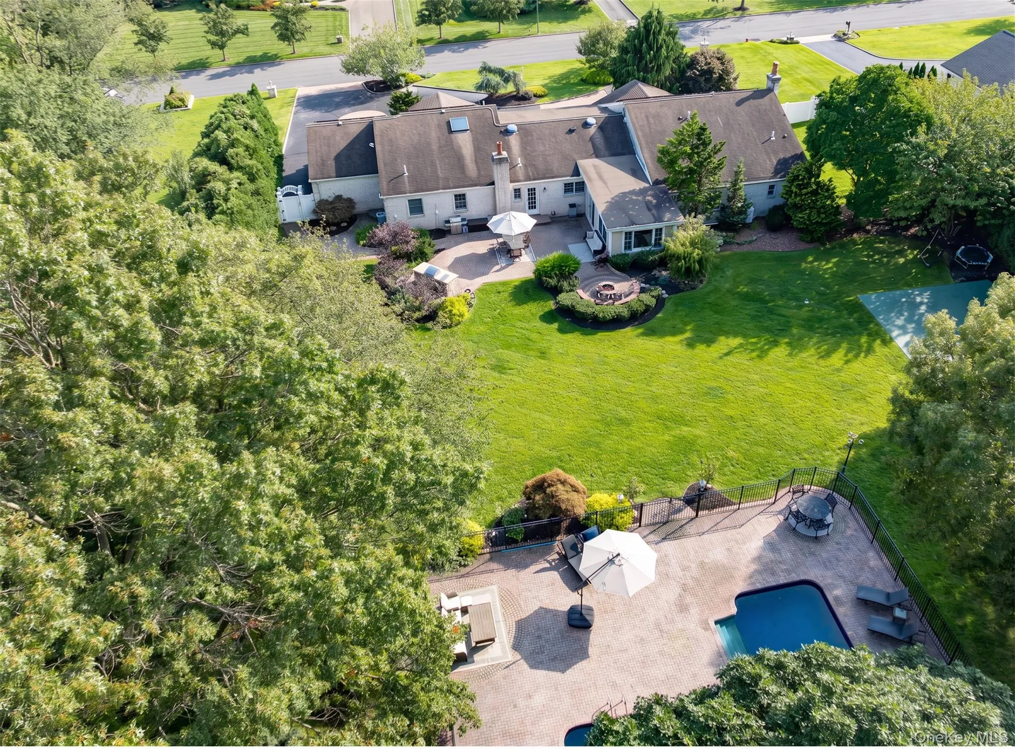 9 Elderwood Drive, Smithtown, NY, 5 Bedrooms Bedrooms, 13 Rooms Rooms,4 BathroomsBathrooms,Residential,For Rent,Elderwood,0,1045111 9 Elderwood Drive, Smithtown, NY, 5 Bedrooms Bedrooms, 13 Rooms Rooms,4 BathroomsBathrooms,Residential,For Rent,Elderwood,0,1045111