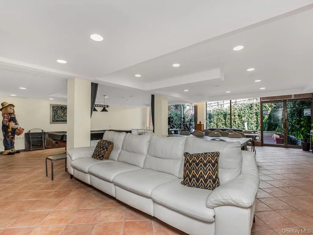 1874 Pelham Parkway, New York, NY, 2 Bedrooms Bedrooms, 6 Rooms Rooms,2 BathroomsBathrooms,Residential,For Rent,Pelham,0,1045112 1874 Pelham Parkway, New York, NY, 2 Bedrooms Bedrooms, 6 Rooms Rooms,2 BathroomsBathrooms,Residential,For Rent,Pelham,0,1045112