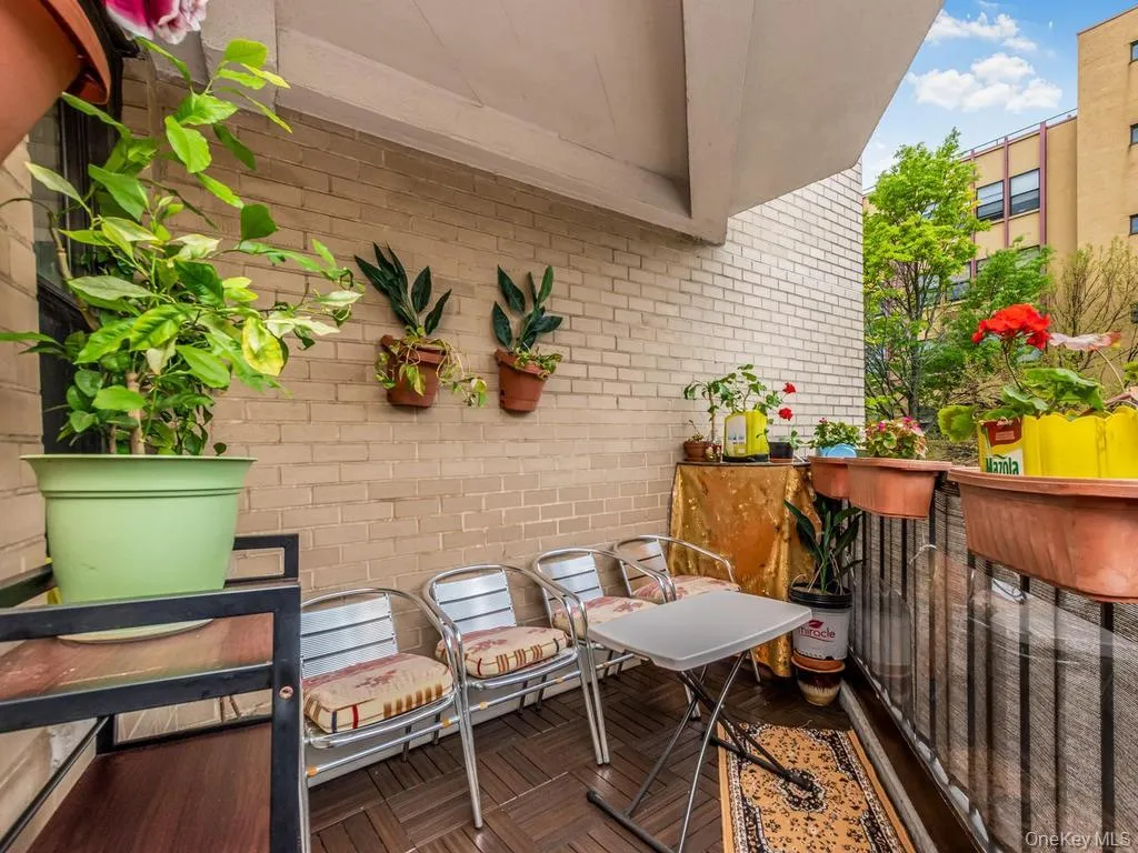 1874 Pelham Parkway, New York, NY, 2 Bedrooms Bedrooms, 6 Rooms Rooms,2 BathroomsBathrooms,Residential,For Rent,Pelham,0,1045112 1874 Pelham Parkway, New York, NY, 2 Bedrooms Bedrooms, 6 Rooms Rooms,2 BathroomsBathrooms,Residential,For Rent,Pelham,0,1045112