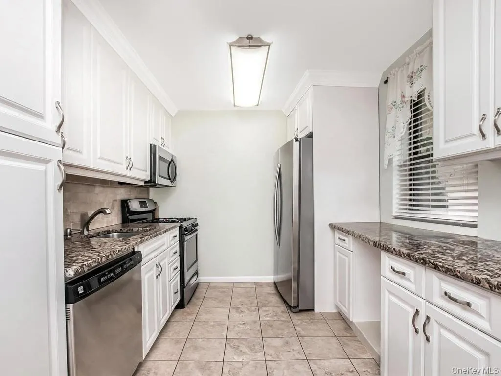 1874 Pelham Parkway, New York, NY, 2 Bedrooms Bedrooms, 6 Rooms Rooms,2 BathroomsBathrooms,Residential,For Rent,Pelham,0,1045112 1874 Pelham Parkway, New York, NY, 2 Bedrooms Bedrooms, 6 Rooms Rooms,2 BathroomsBathrooms,Residential,For Rent,Pelham,0,1045112