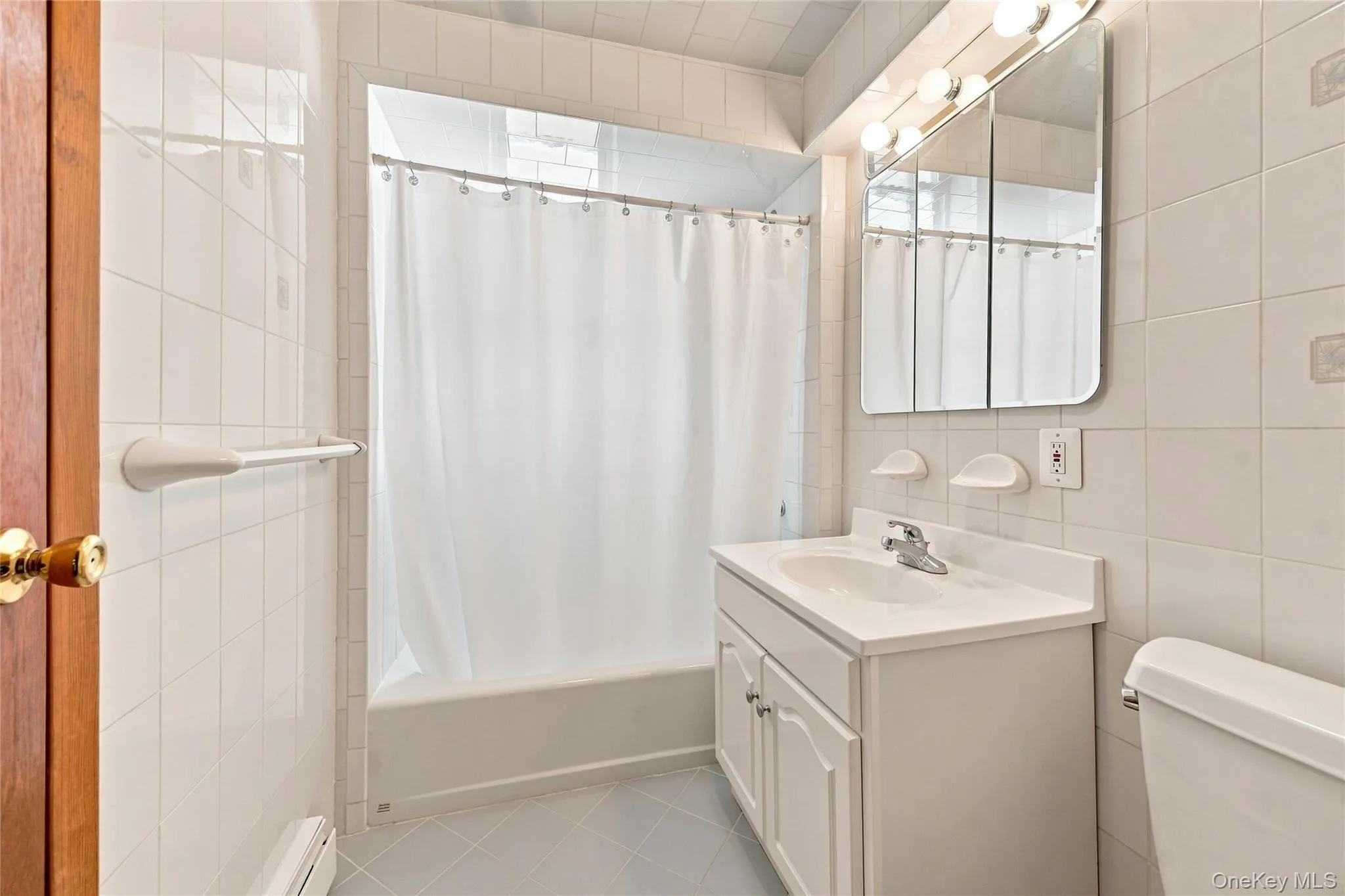 1921 Edison Avenue, New York, NY, 2 Bedrooms Bedrooms, 7 Rooms Rooms,3 BathroomsBathrooms,Residential,For Rent,Edison,0,1045114 1921 Edison Avenue, New York, NY, 2 Bedrooms Bedrooms, 7 Rooms Rooms,3 BathroomsBathrooms,Residential,For Rent,Edison,0,1045114