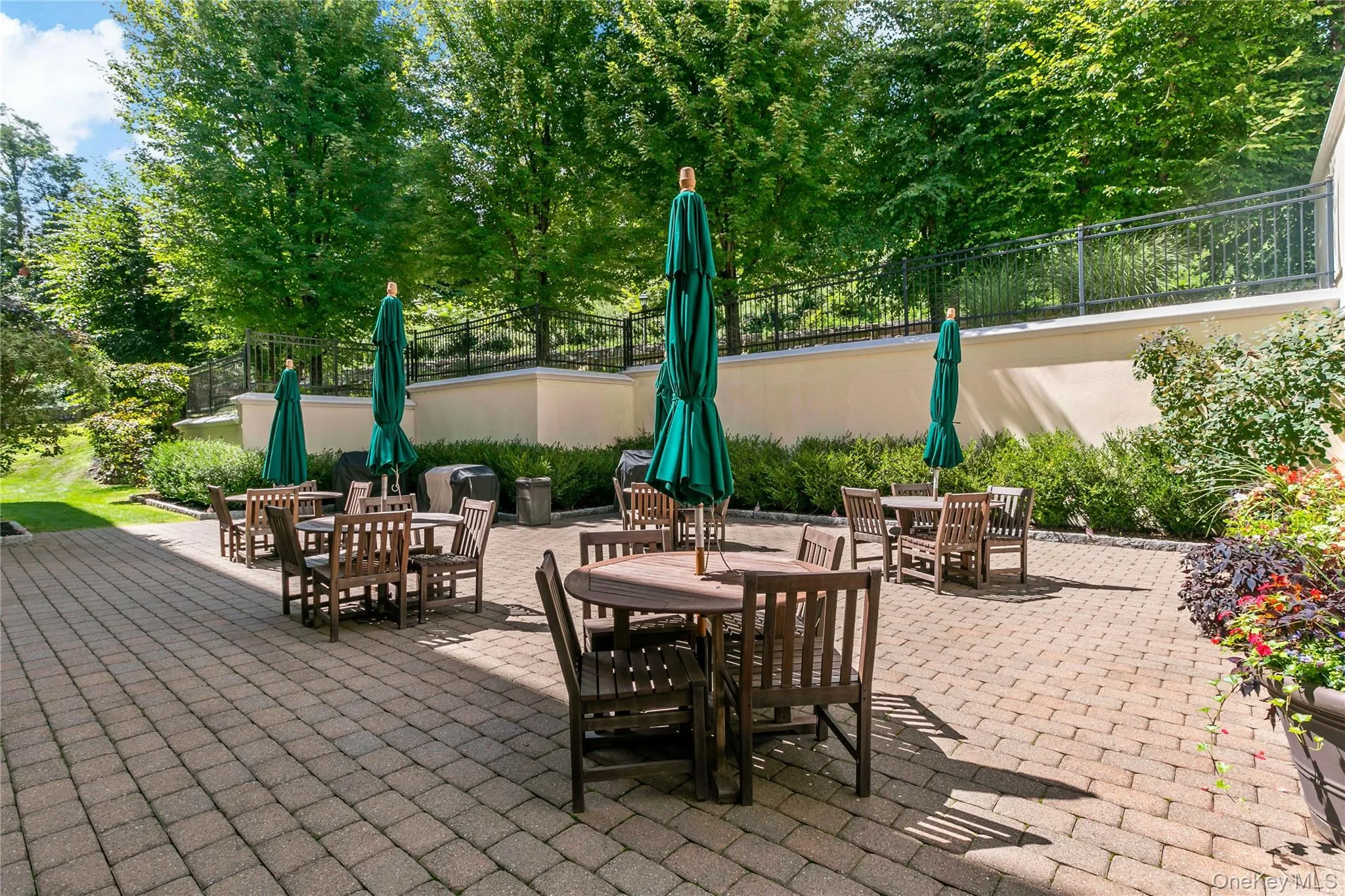 Plenty of outdoor seating makes this an inviting spot to socialize or simply enjoy the day. Plenty of outdoor seating makes this an inviting spot to socialize or simply enjoy the day.