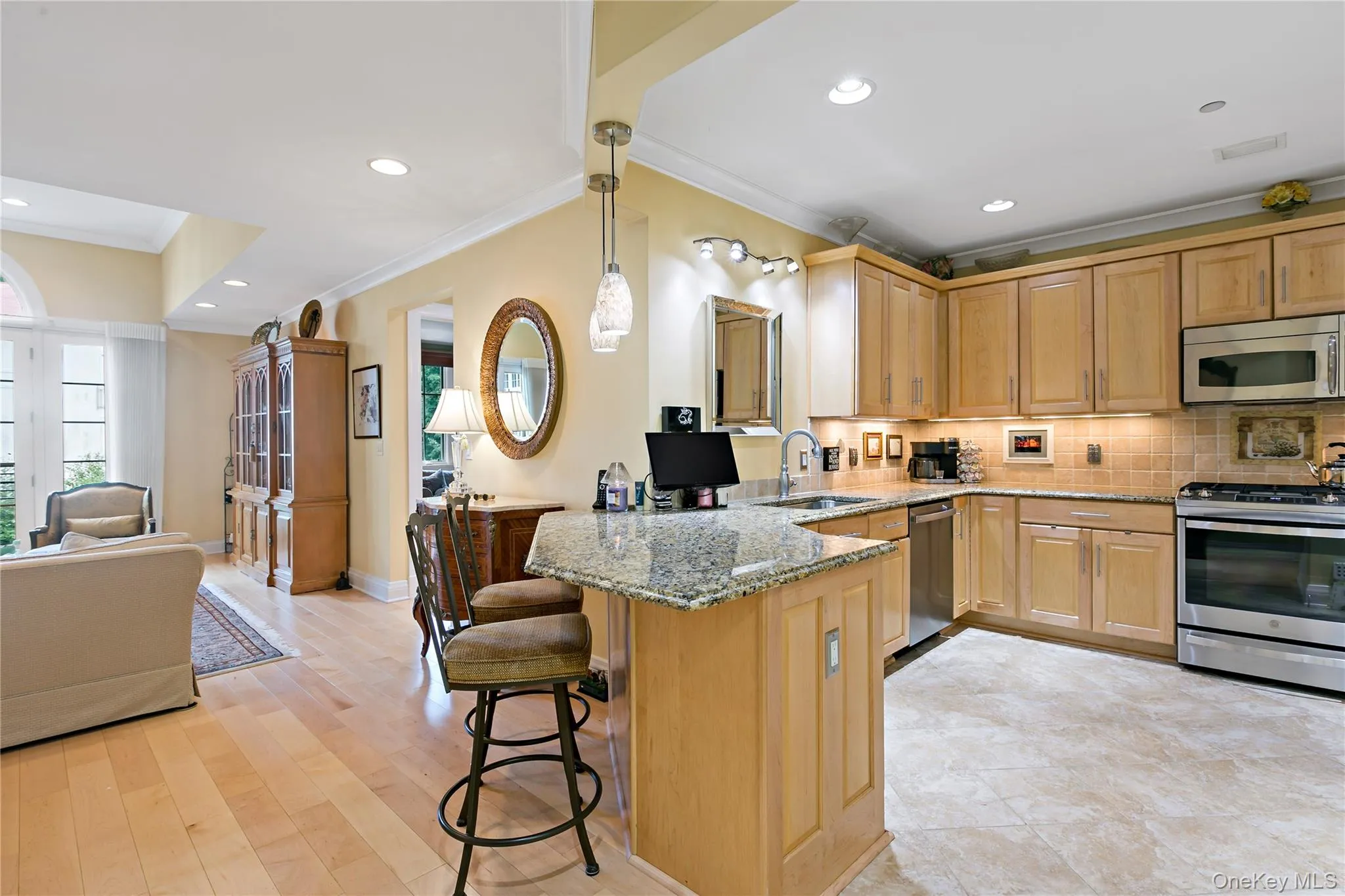 White Oak wood cabinetry, granite countertops and stainless appliances create a timeless kitchen. White Oak wood cabinetry, granite countertops and stainless appliances create a timeless kitchen.