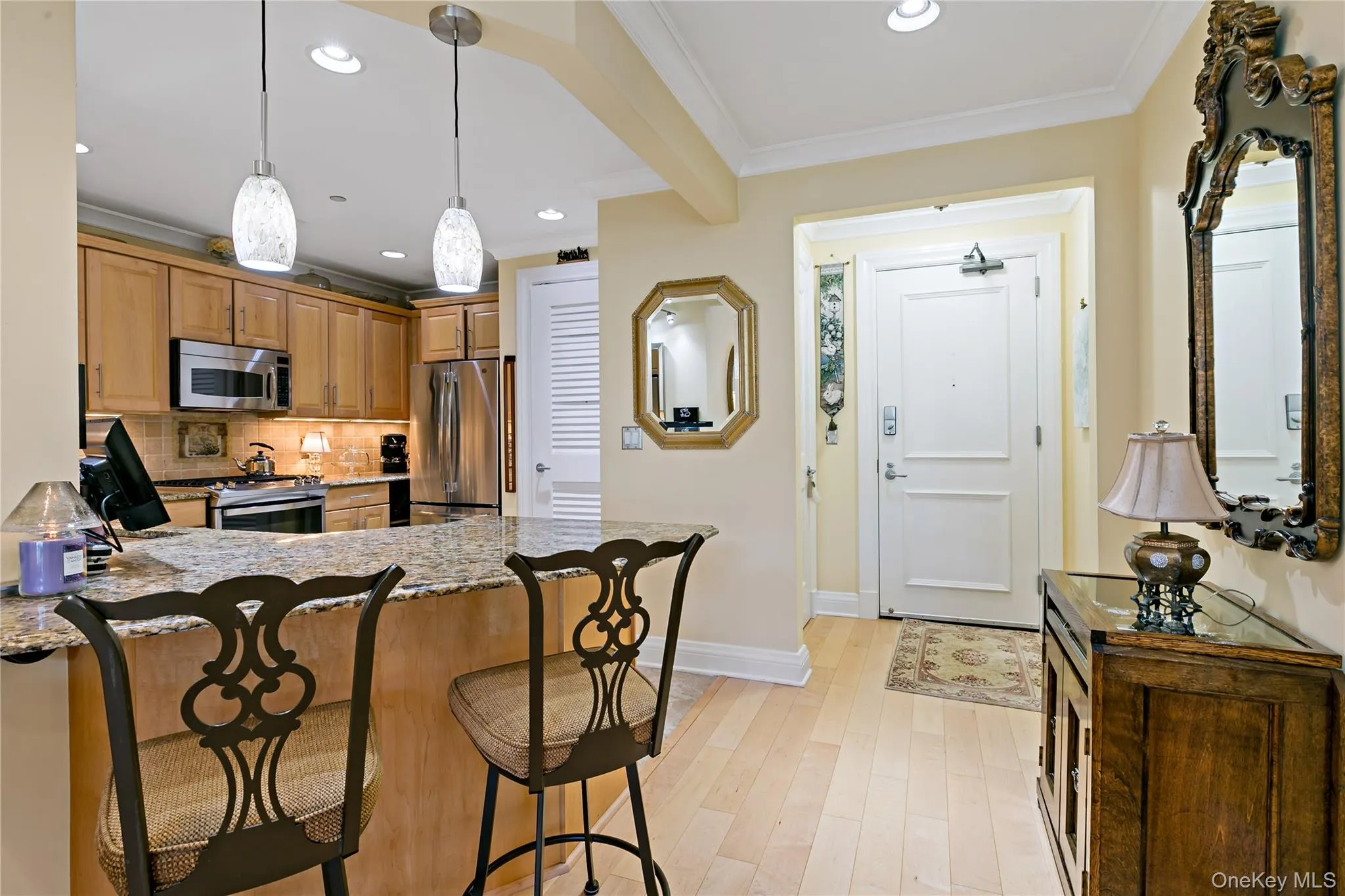 Pull up a seat at the breakfast bar for casual meals and morning coffee. Pull up a seat at the breakfast bar for casual meals and morning coffee.