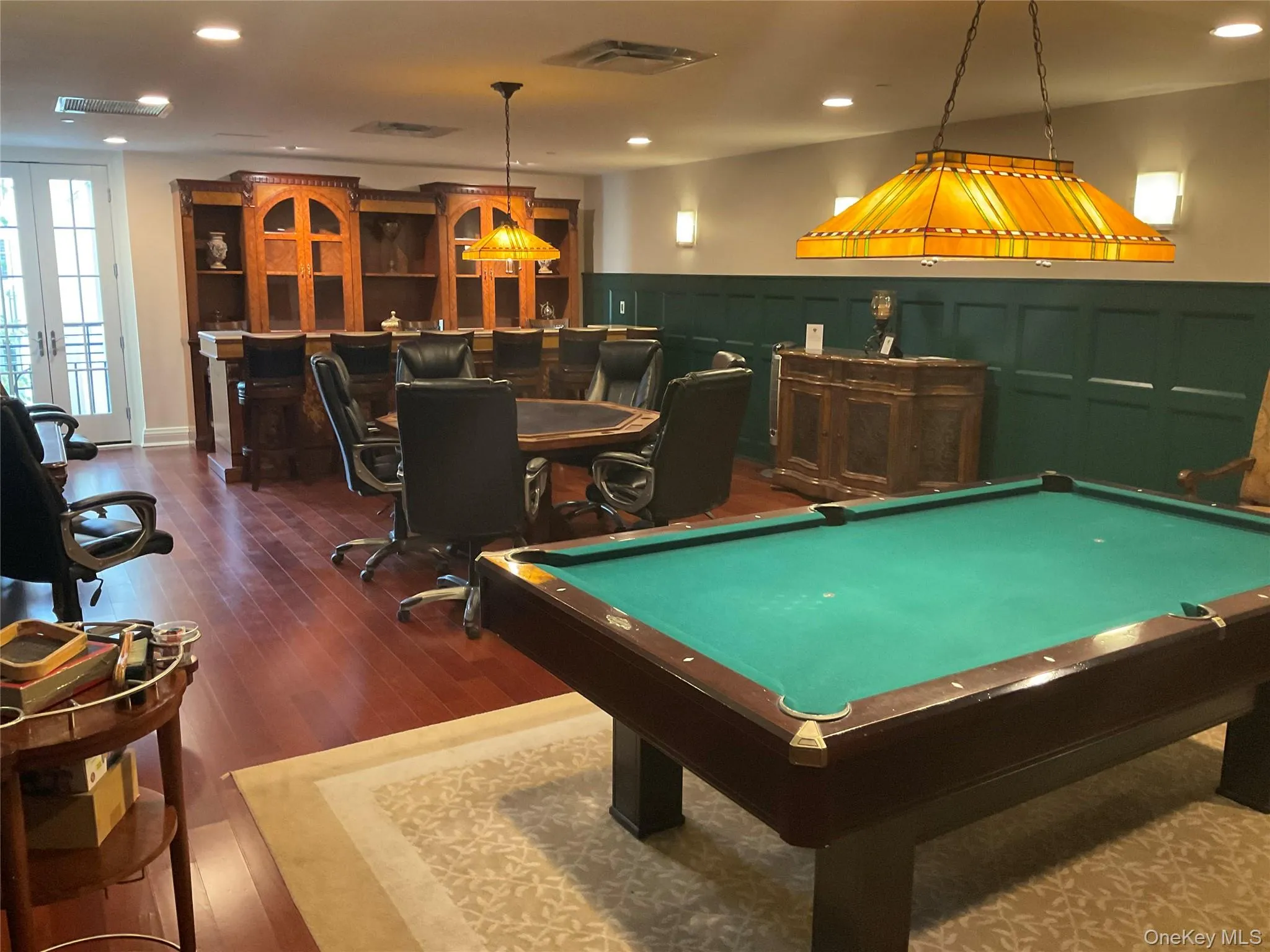 Gather with friends for a game, conversation or a casual evening in the resident lounge. Gather with friends for a game, conversation or a casual evening in the resident lounge.